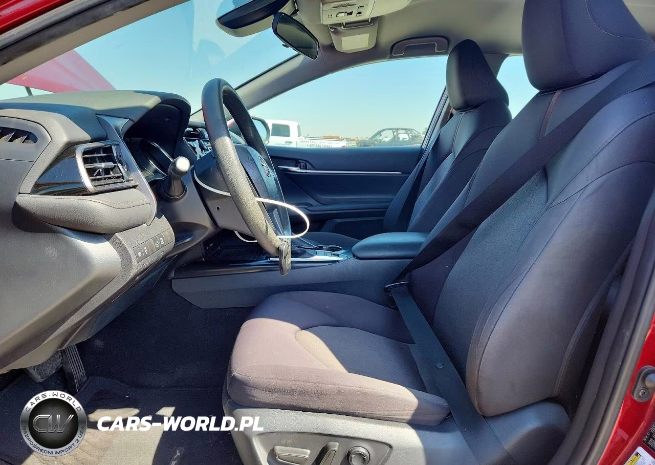 2020 Toyota Camry Le VIN:4T1C31AK5LU546120 - 7