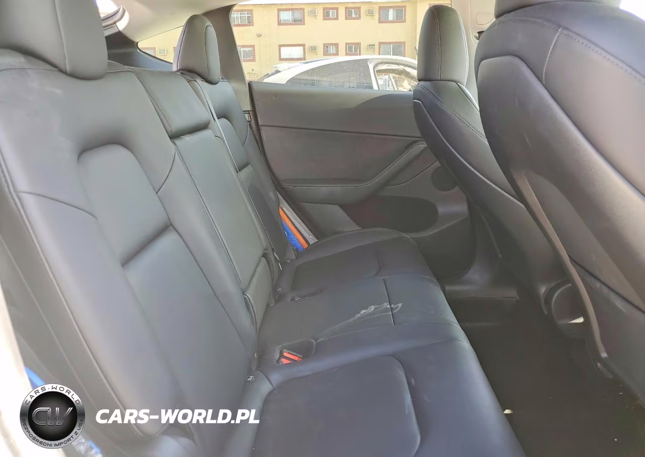 2023 Tesla Model Y VIN:7SAYGDEE7PF880185 - 10
