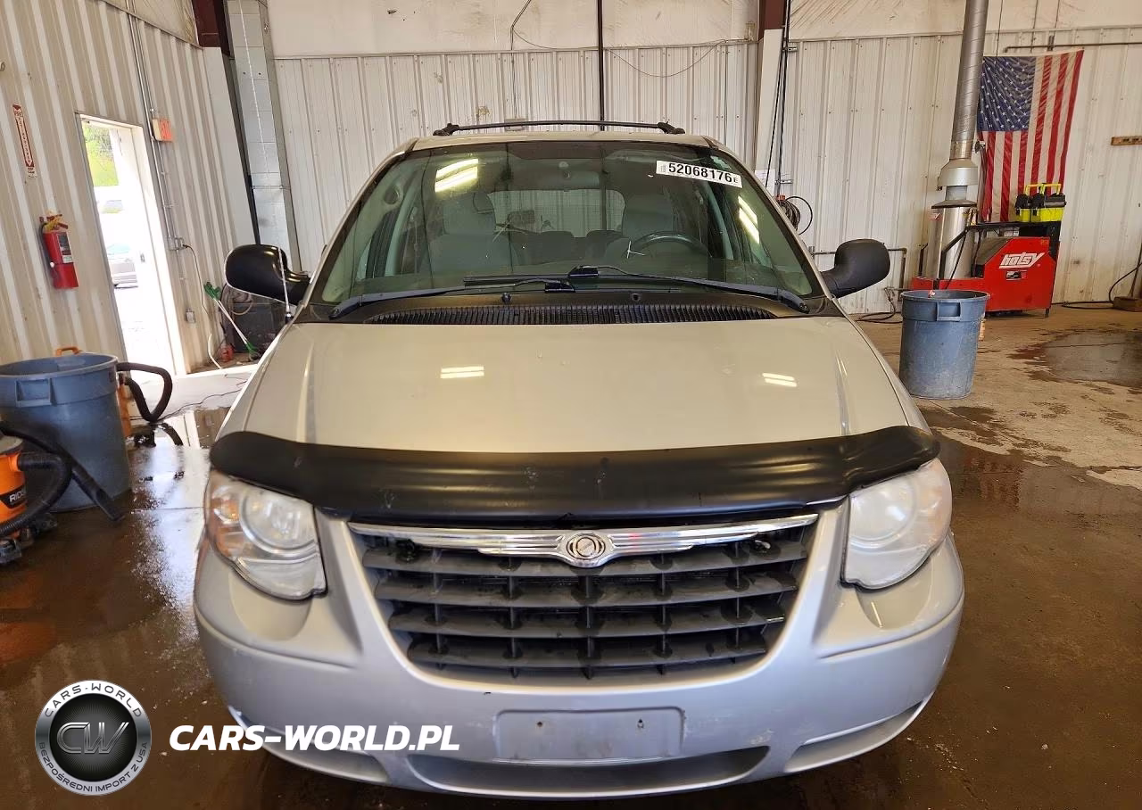 2005 Chrysler Town & Country Touring VIN:2C4GP54L45R501983 - 5
