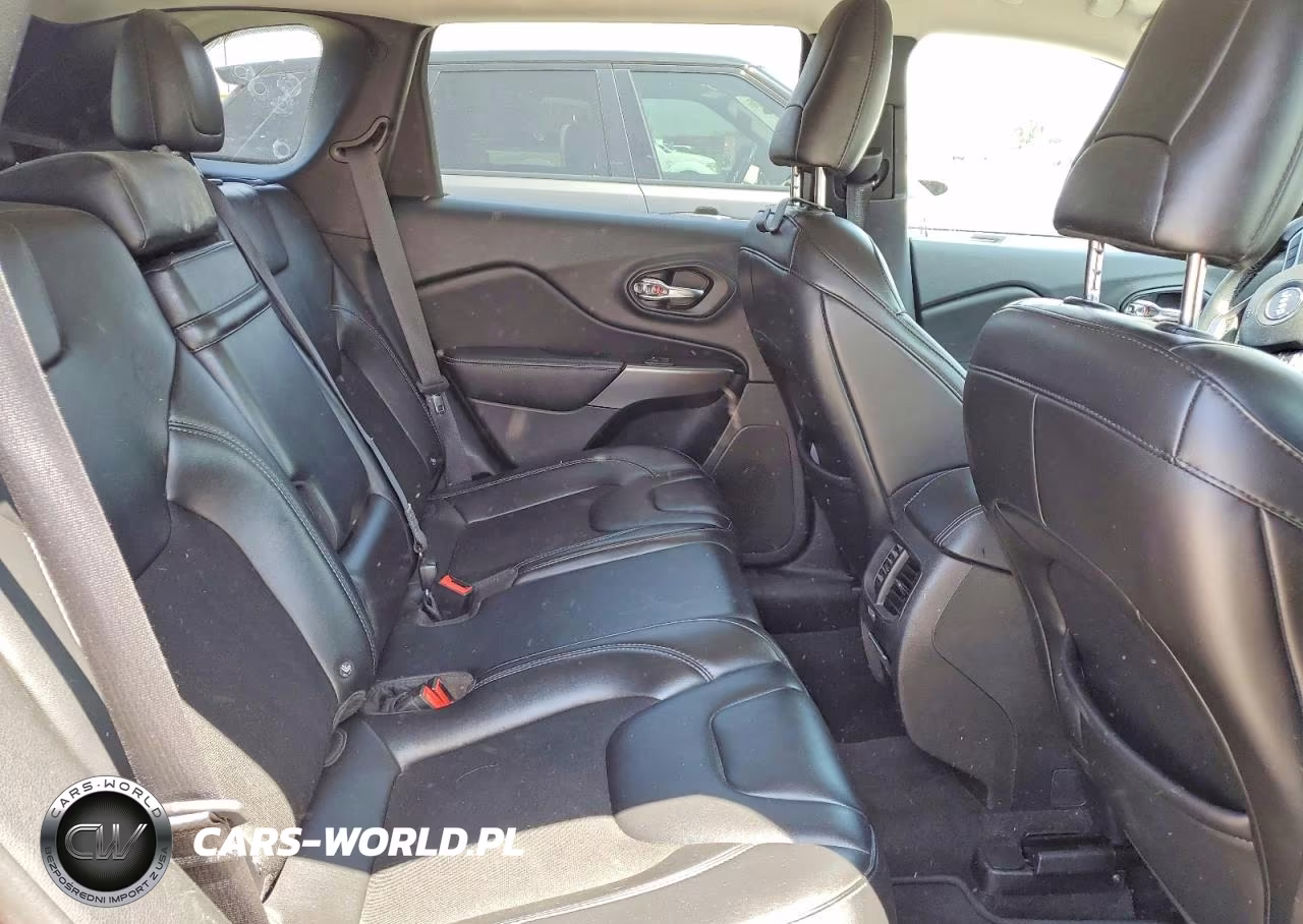2019 Jeep Cherokee Latitude Plus VIN:1C4PJLLB5KD129695 - 11