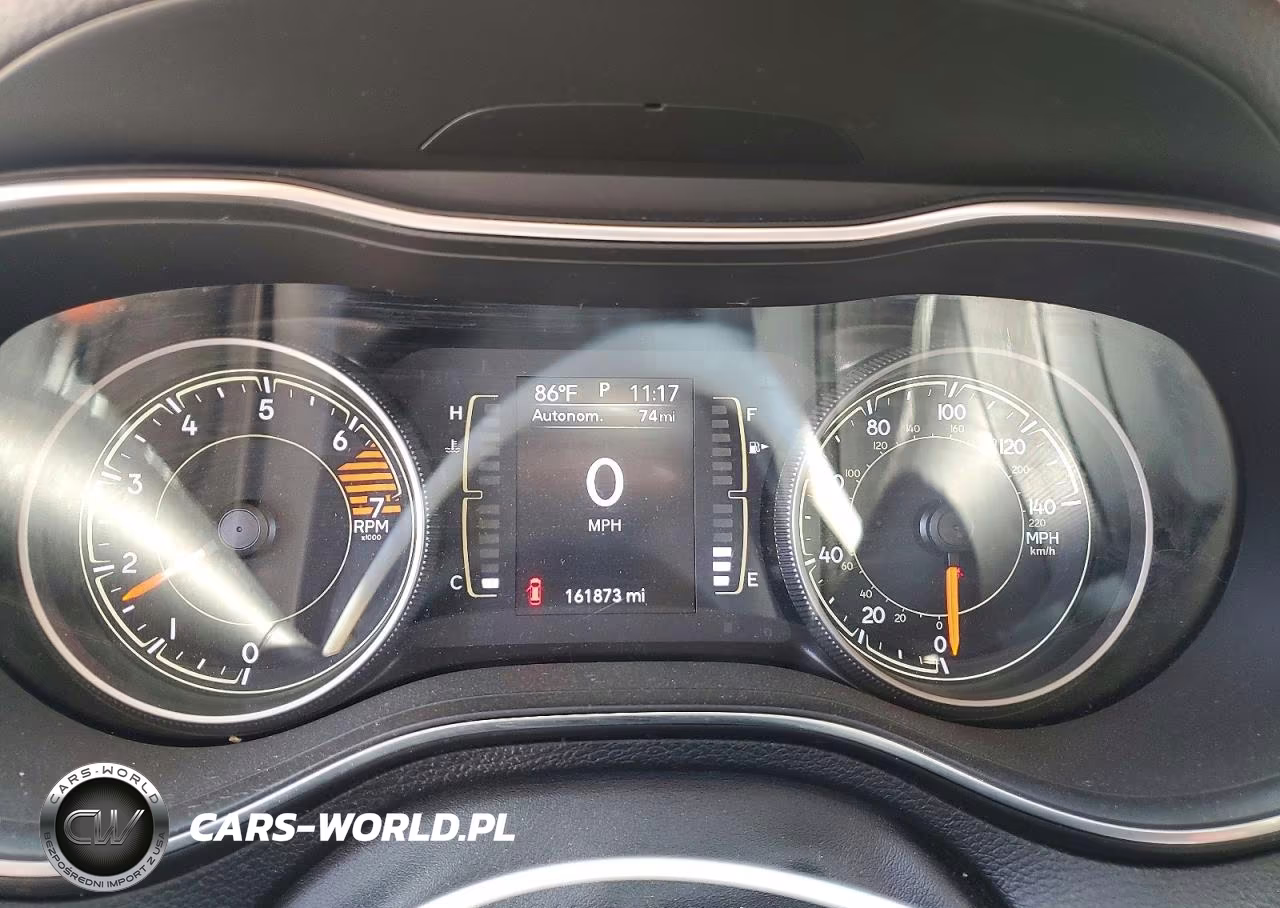 2019 Jeep Cherokee Latitude Plus VIN:1C4PJLLB5KD129695 - 9