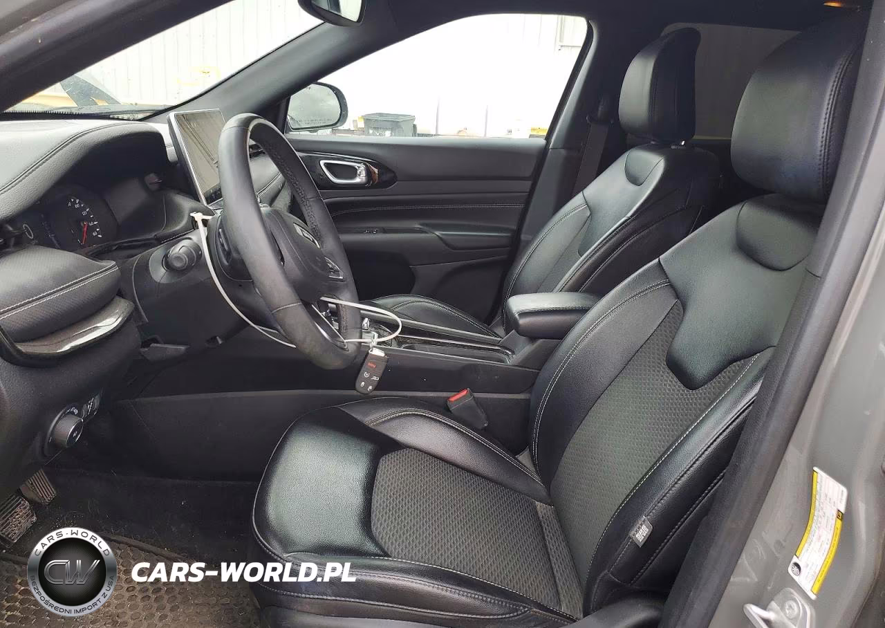 2023 Jeep Compass Latitude VIN:3C4NJDBN3PT515896 - 7