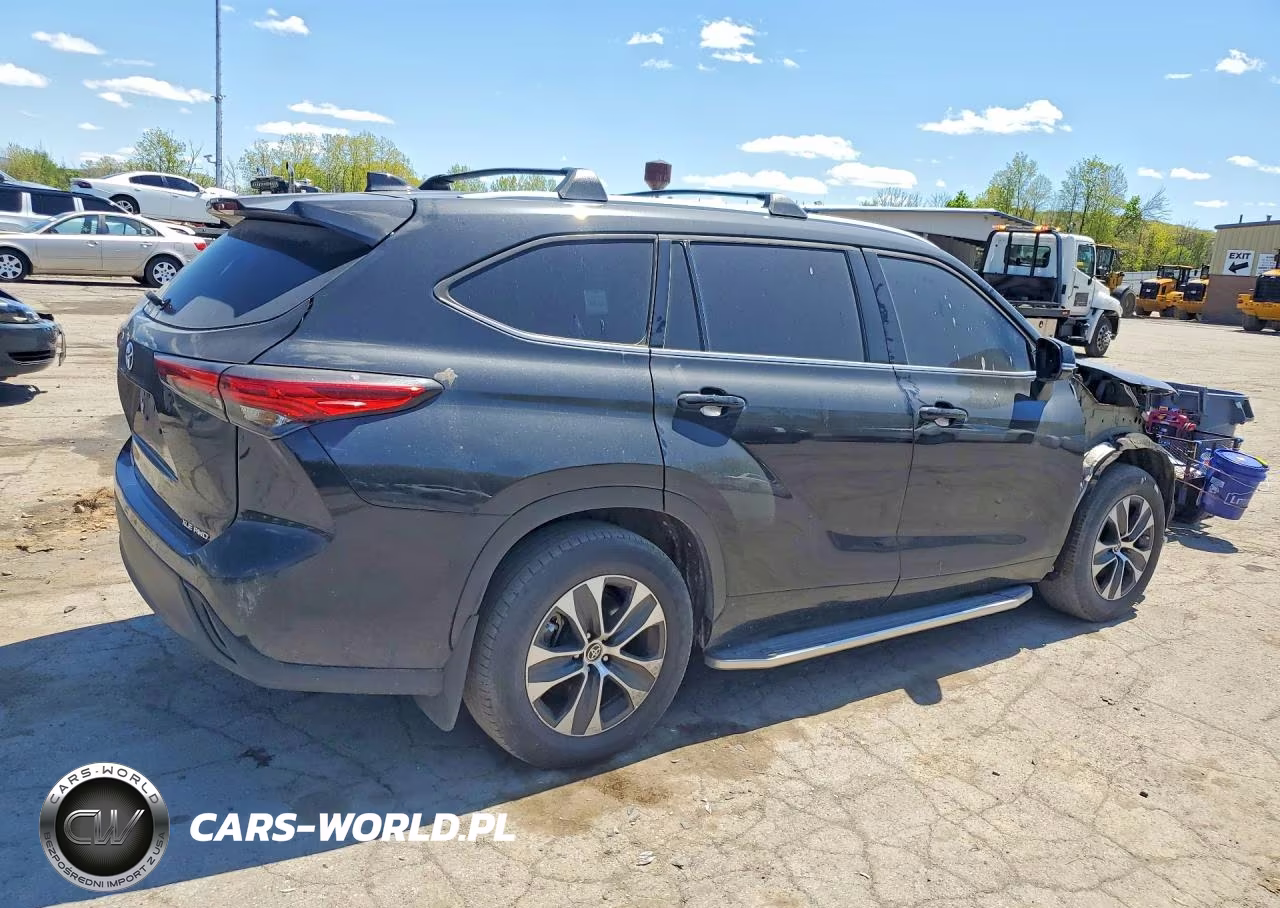 2022 Toyota Highlander Xle VIN:5TDGZRBH6NS570567 - 3