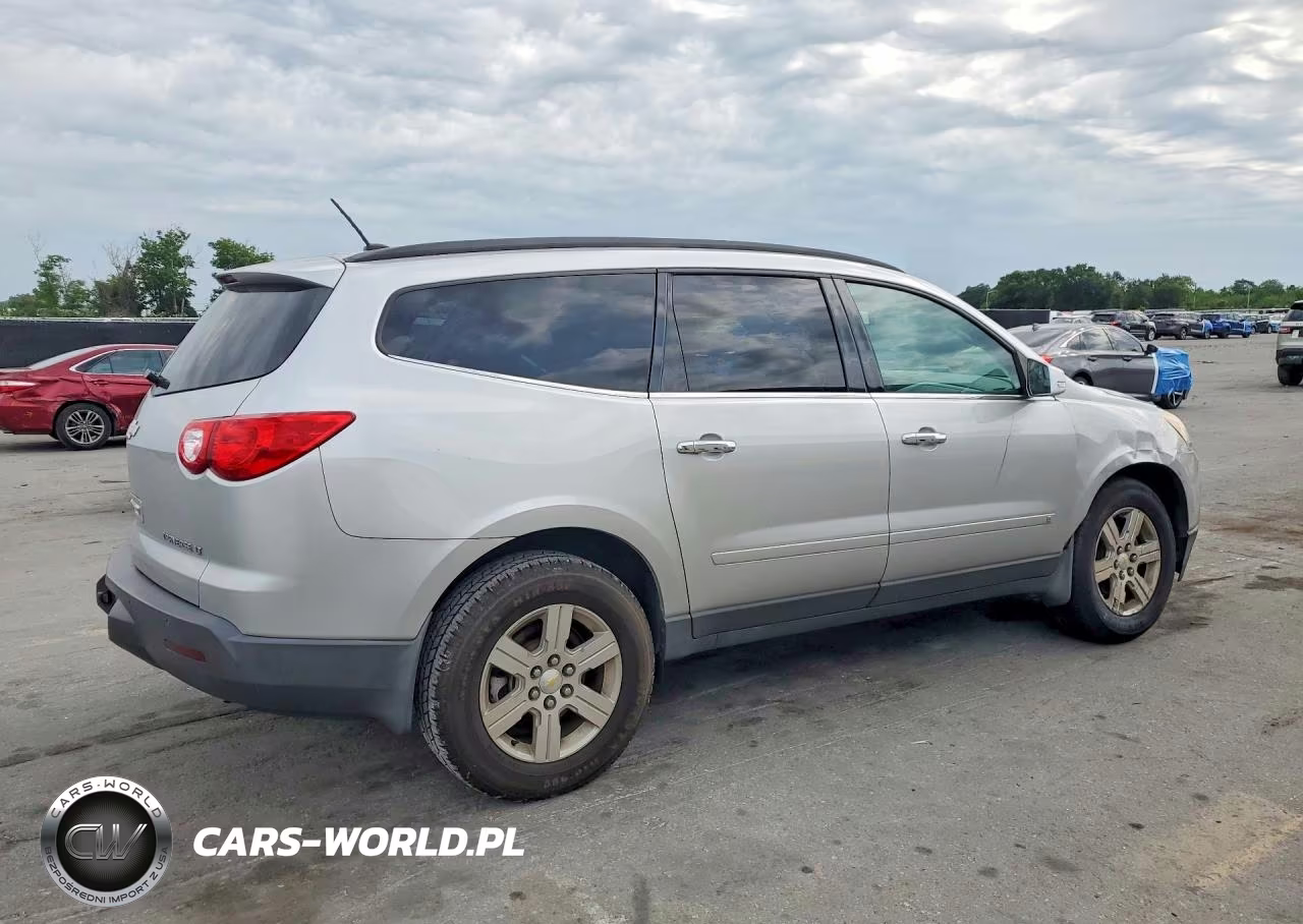 2010 Chevrolet Traverse VIN:1GNLRGED8AS134761 - 3