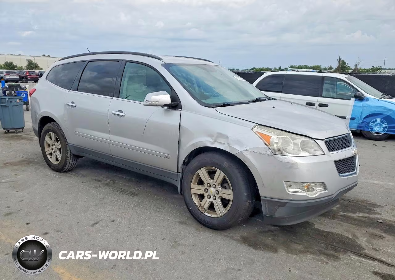 2010 Chevrolet Traverse VIN:1GNLRGED8AS134761 - 4