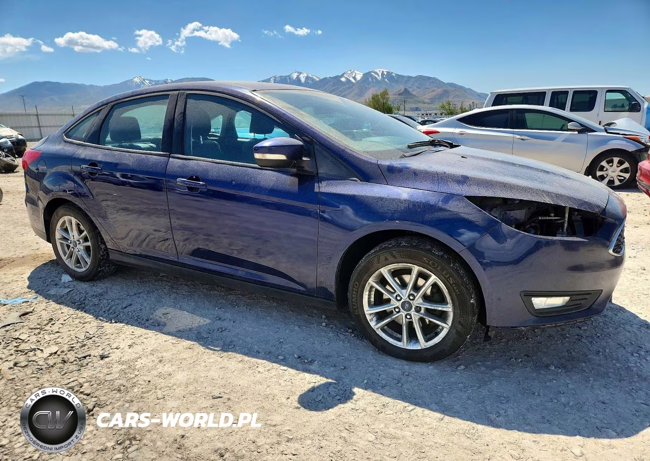 2016 Ford Focus Se VIN:1FADP3F29GL326711 - 4