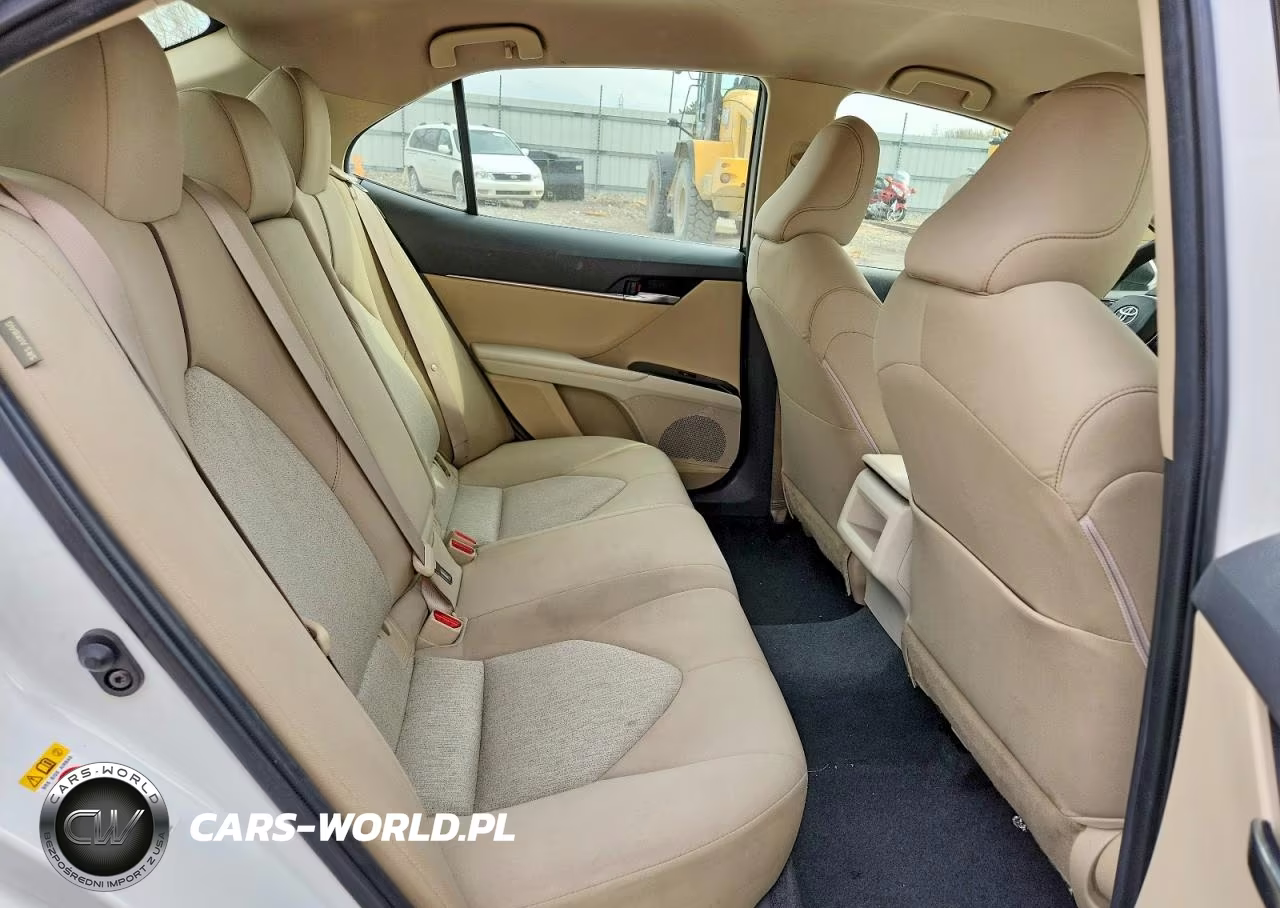 2018 Toyota Camry Le VIN:JTNB11HK4J3002900 - 10