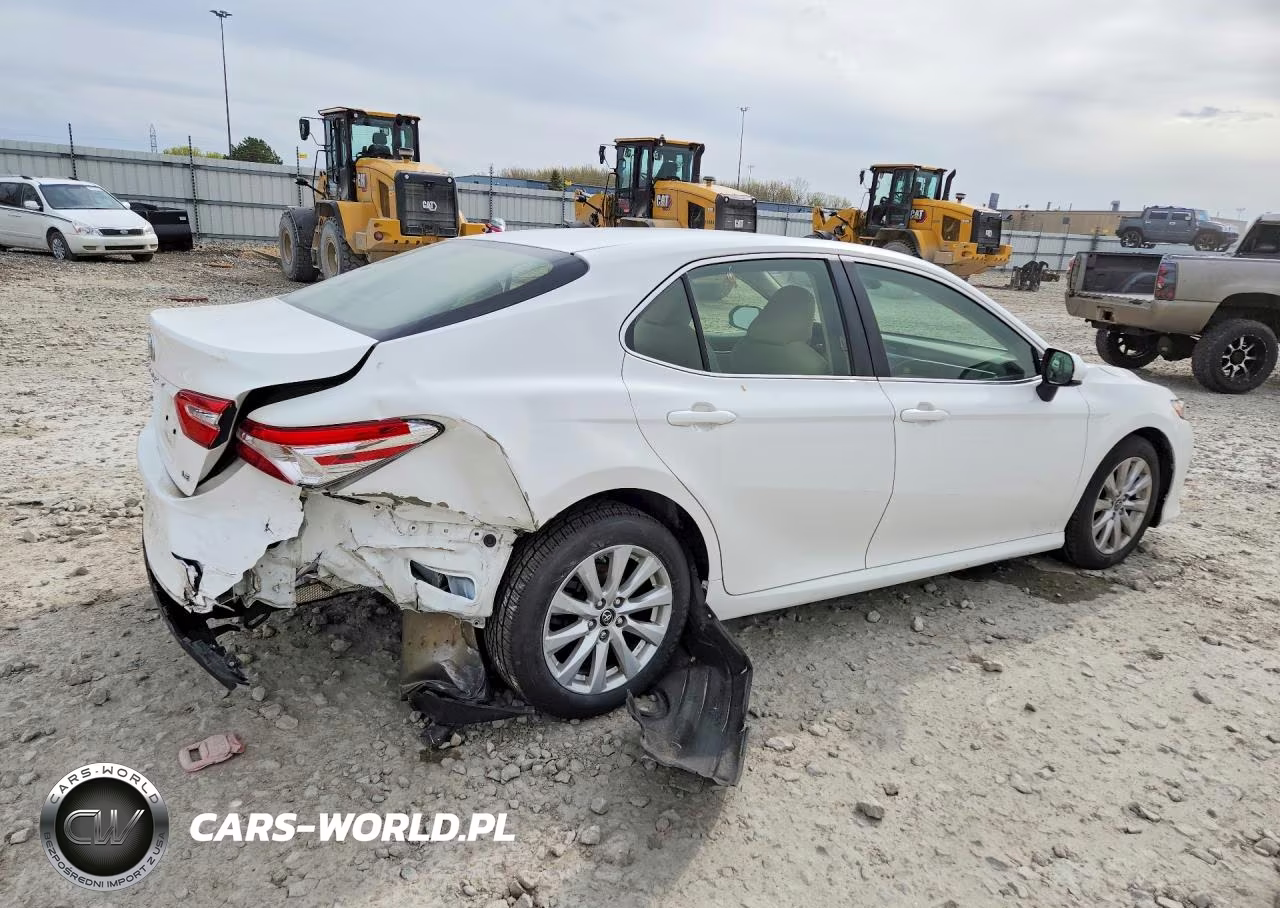 2018 Toyota Camry Le VIN:JTNB11HK4J3002900 - 3