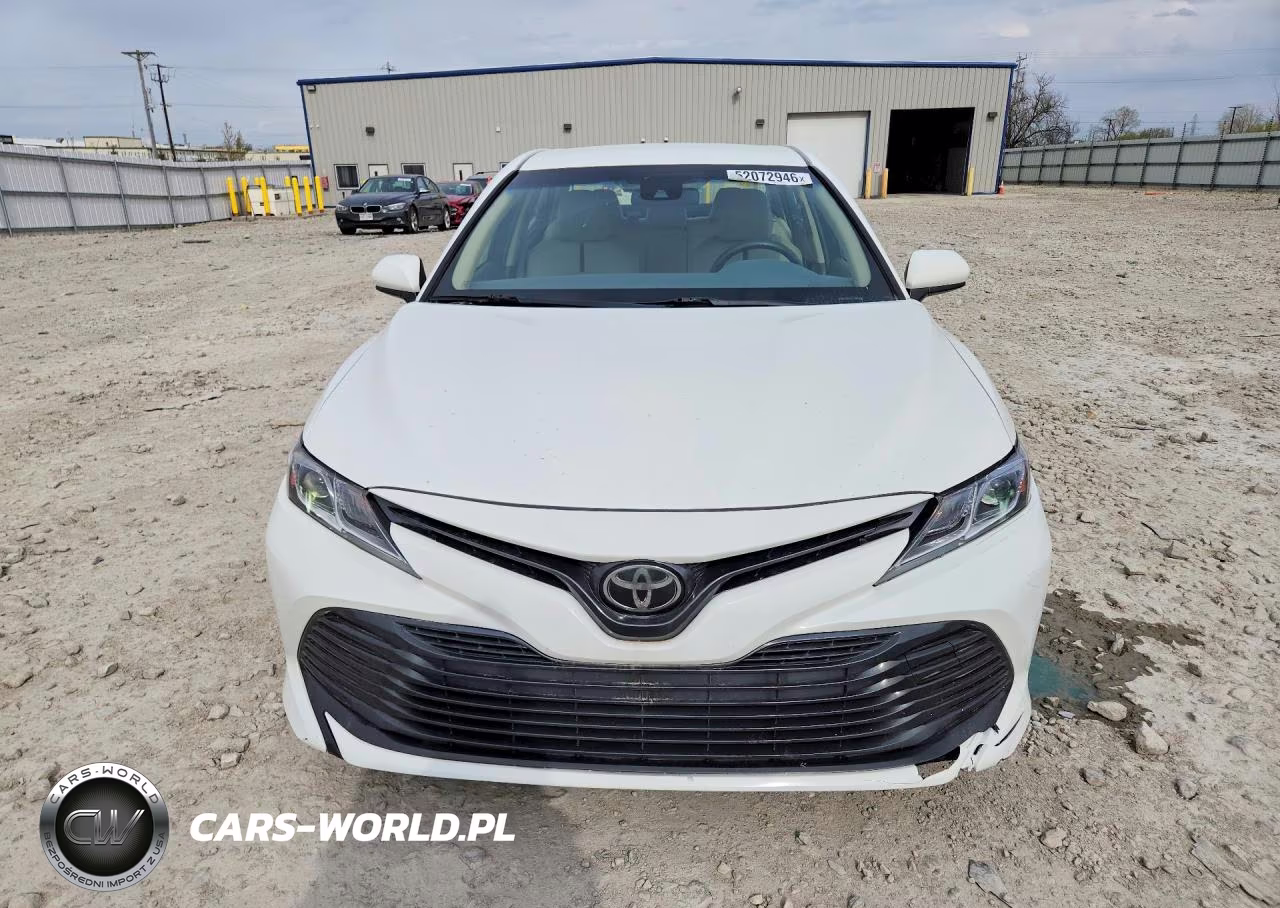 2018 Toyota Camry Le VIN:JTNB11HK4J3002900 - 5