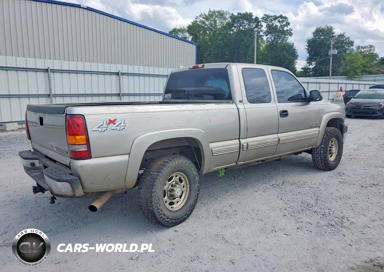 2002 Chevrolet Silverado K2500 Heavy Duty VIN:1GCHK29UX2E138181 - 3