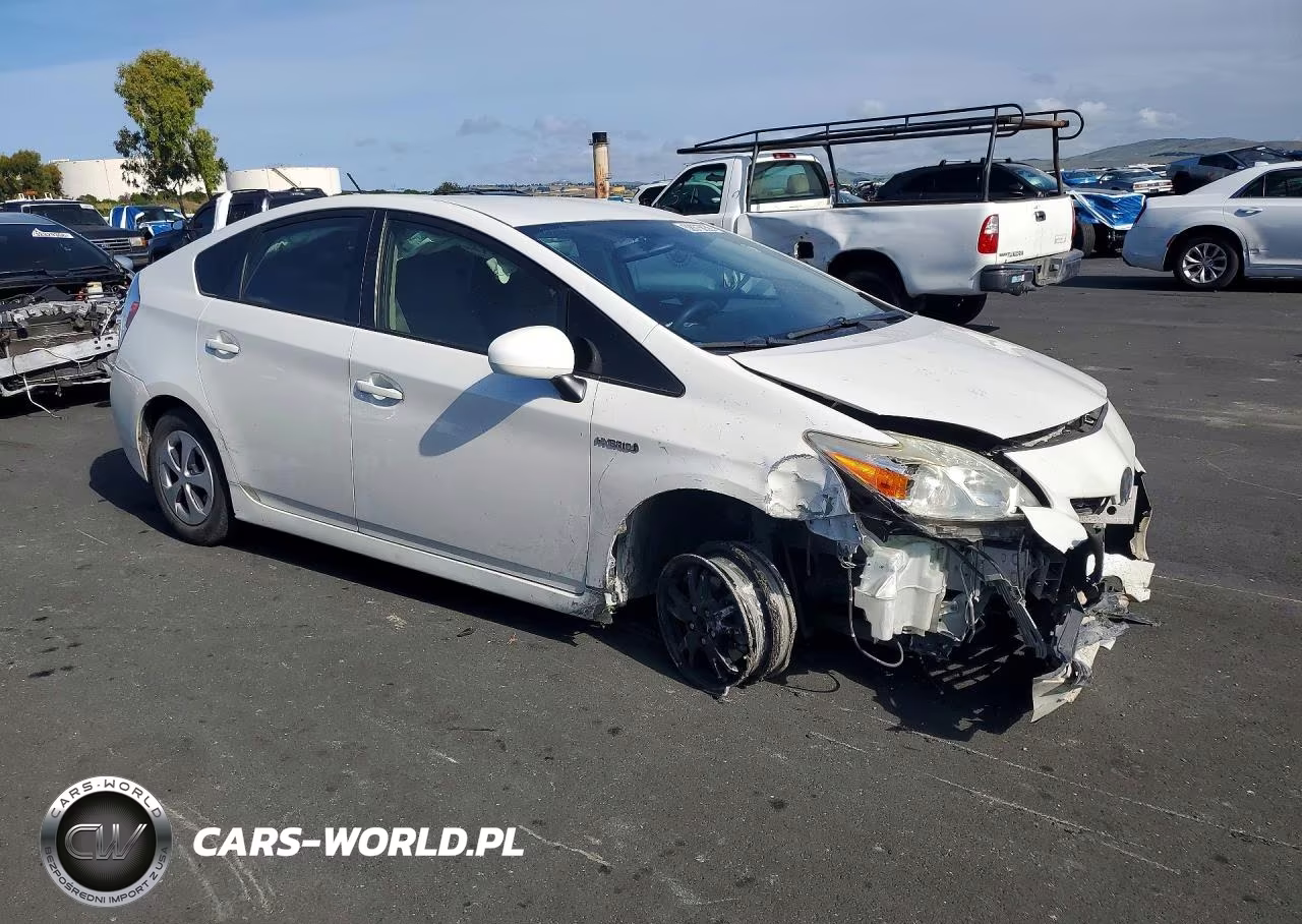 2013 Toyota Prius Three VIN:JTDKN3DU8D5658361 - 4