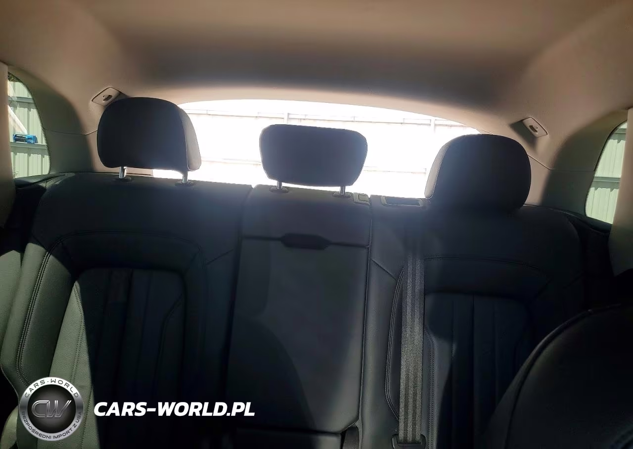 2018 Audi Q5 Premium VIN:WA1ANAFY9J2222075 - 10