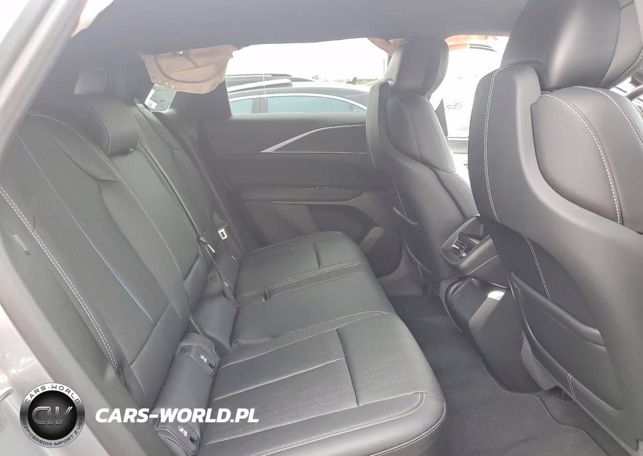 2025 Cadillac Lyriq Sport VIN:1GYKPURL4SZ315241 - 11