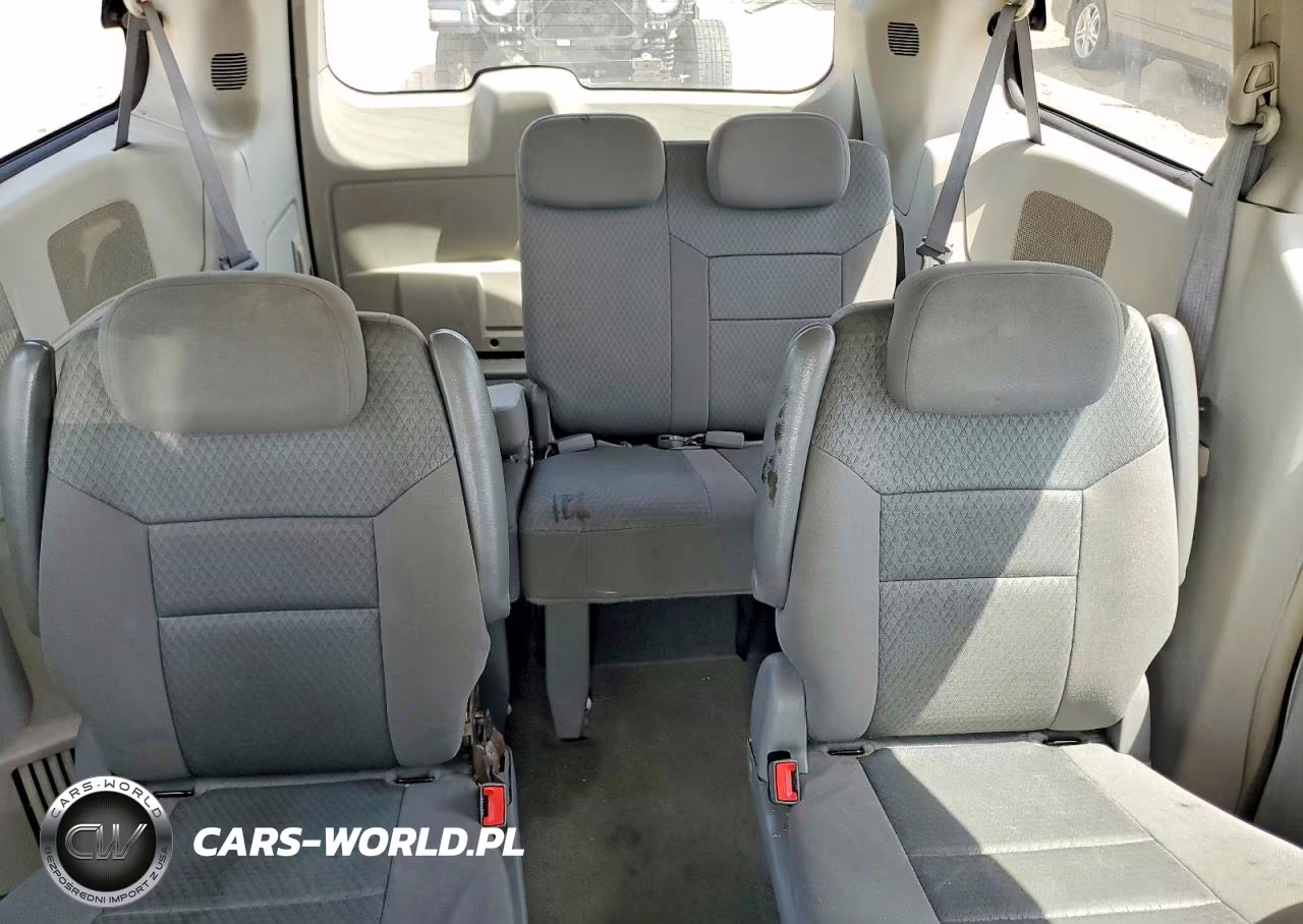 2010 Chrysler Town & Country Touring VIN:2A4RR5D15AR108595 - 10
