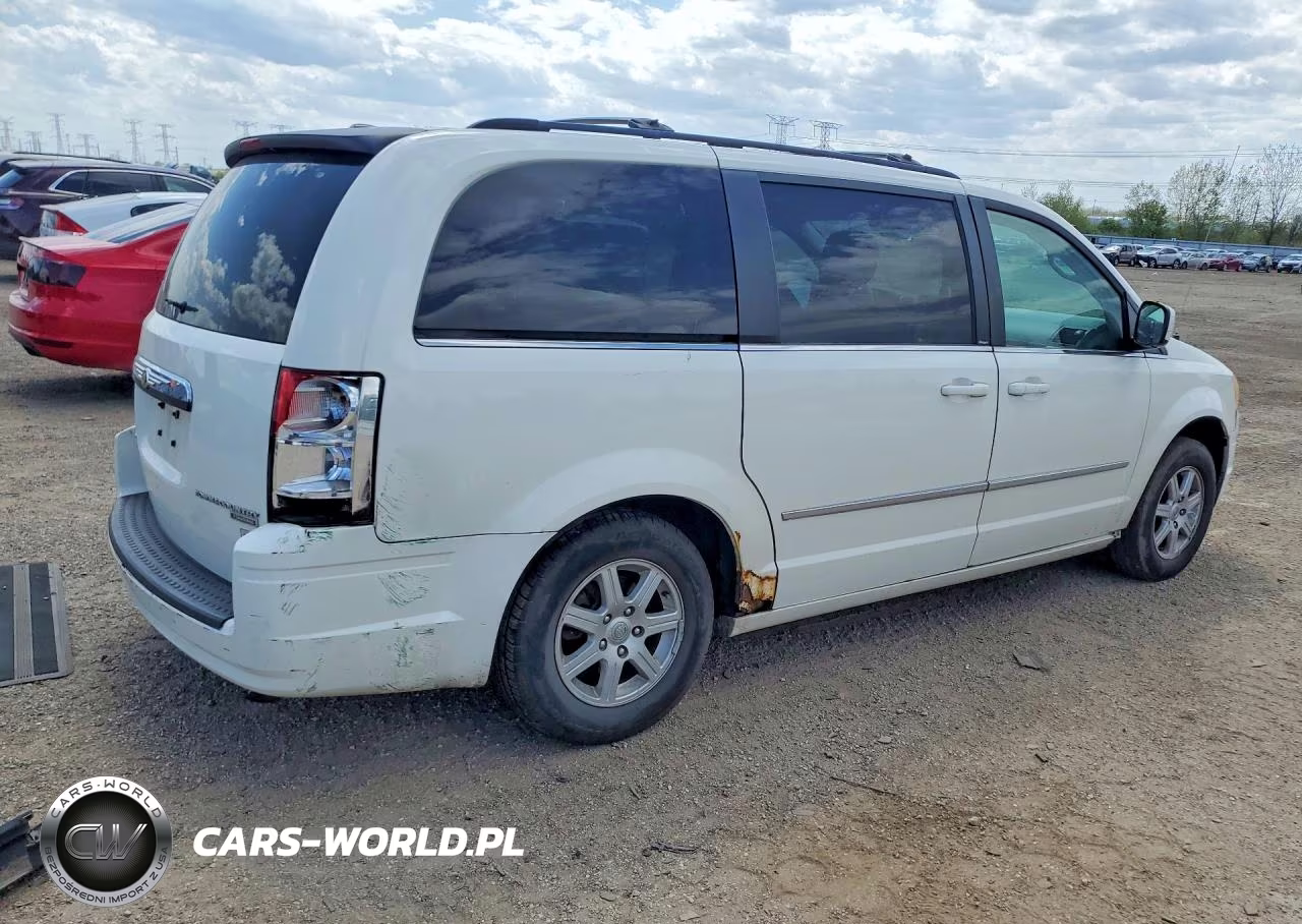 2010 Chrysler Town & Country Touring VIN:2A4RR5D15AR108595 - 3