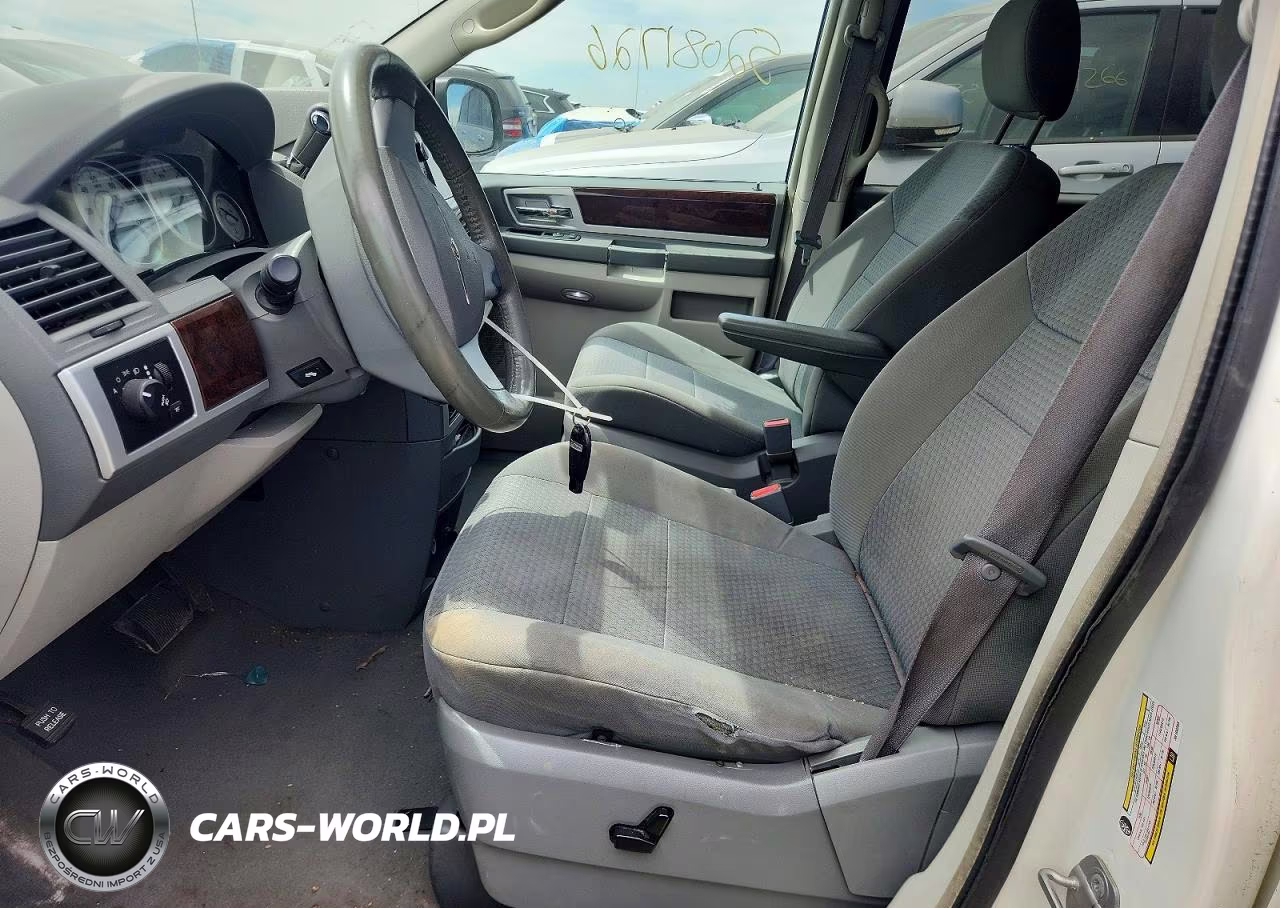 2010 Chrysler Town & Country Touring VIN:2A4RR5D15AR108595 - 7