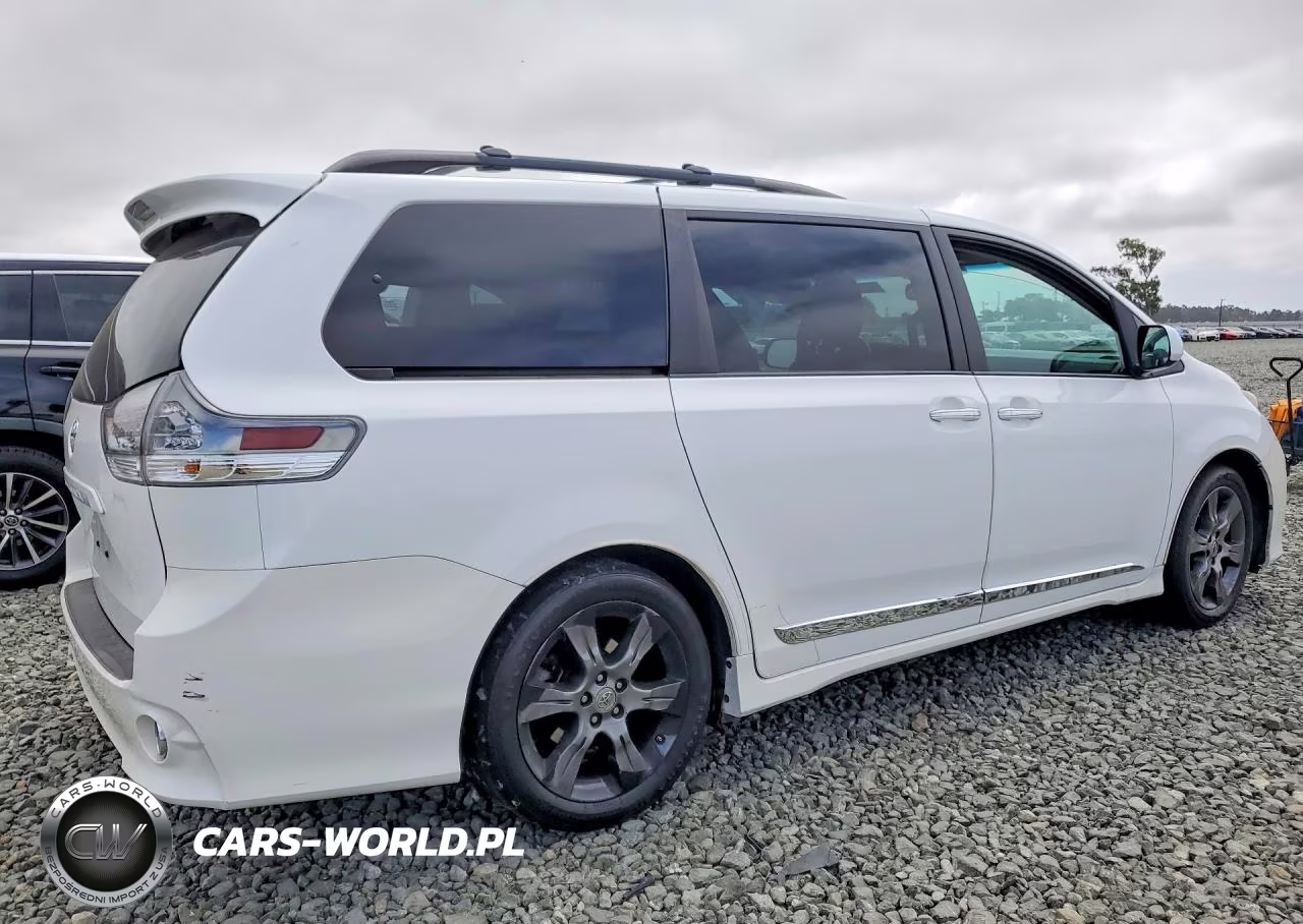 2015 Toyota Sienna VIN:5TDXK3DC8FS586967 - 3