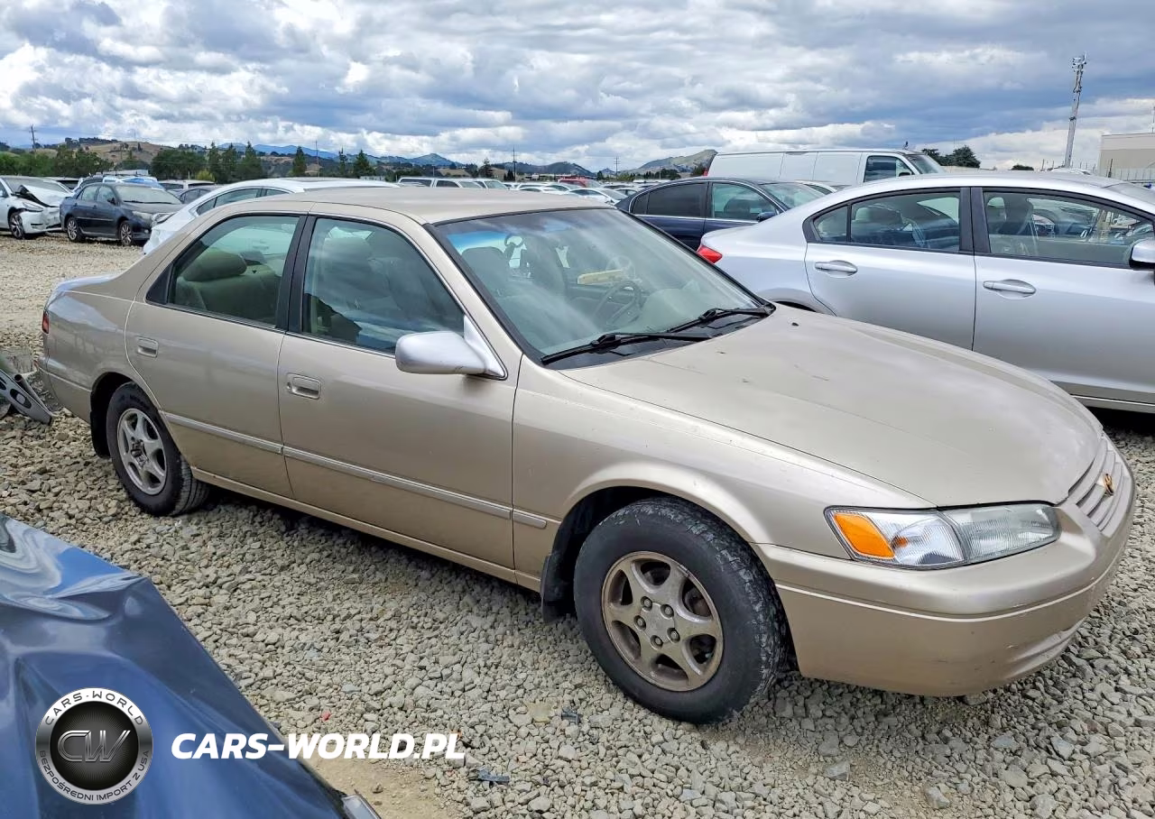 1998 Toyota Camry Xle VIN:JT2BG28K4W0160745 - 4