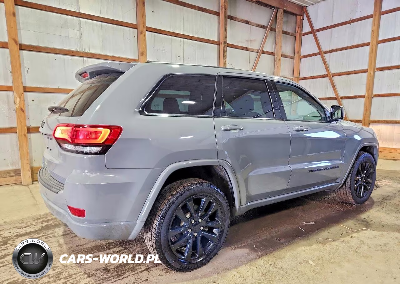2022 Jeep Grand Cherokee Laredo E VIN:1C4RJFAG5NC112933 - 3