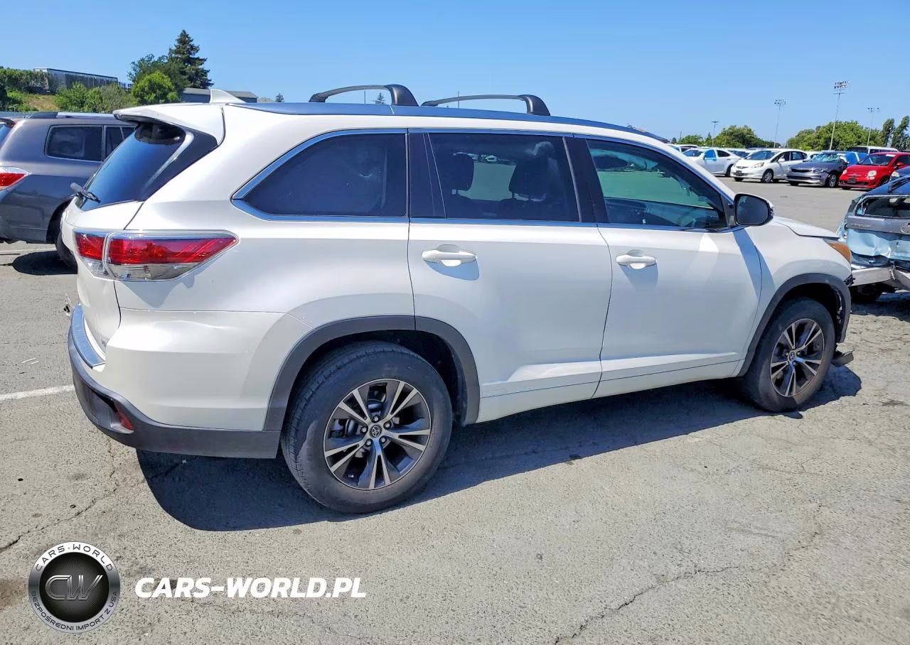 2016 Toyota Highlander Xle VIN:5TDKKRFH3GS163656 - 3
