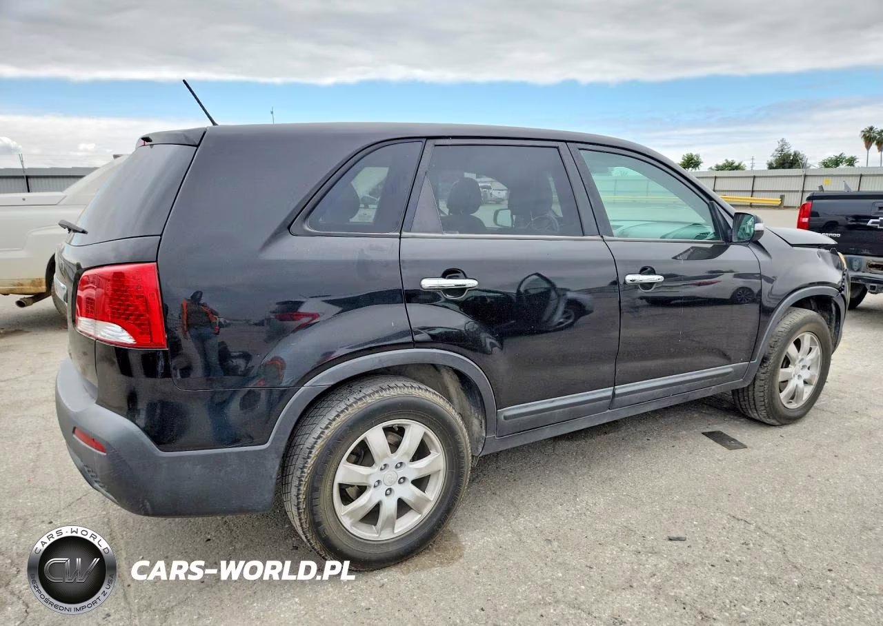 2011 Kia Sorento Lx VIN:5XYKT3A19BG023945 - 3
