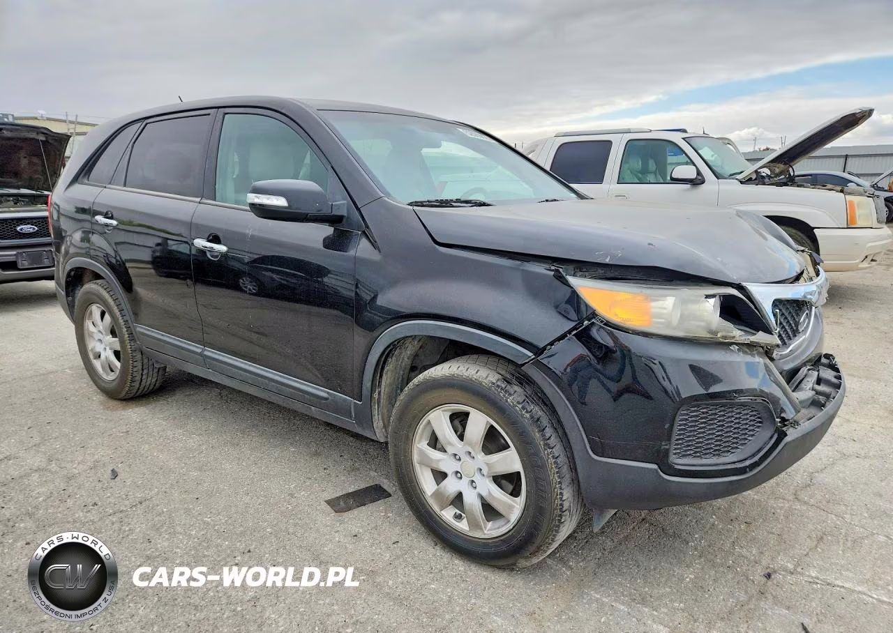 2011 Kia Sorento Lx VIN:5XYKT3A19BG023945 - 4
