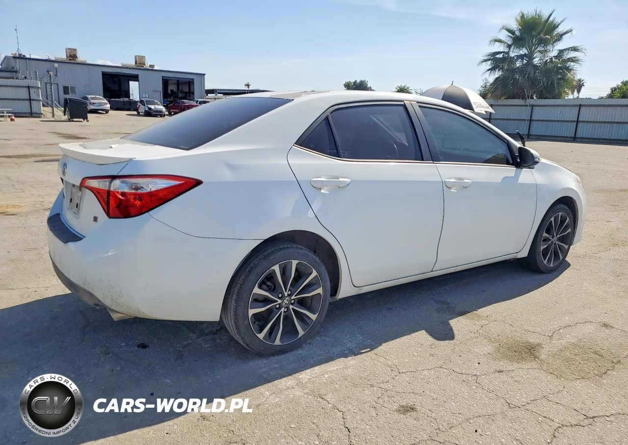 2015 Toyota Corolla S Plus VIN:5YFBURHE2FP205710 - 3