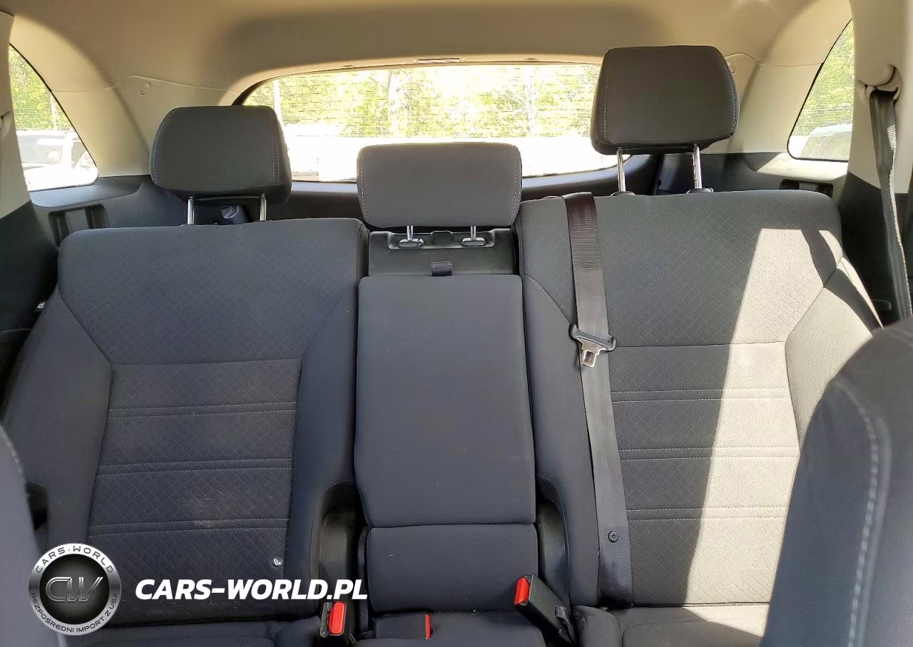 2018 Kia Sorento L VIN:5XYPG4A31JG345057 - 10