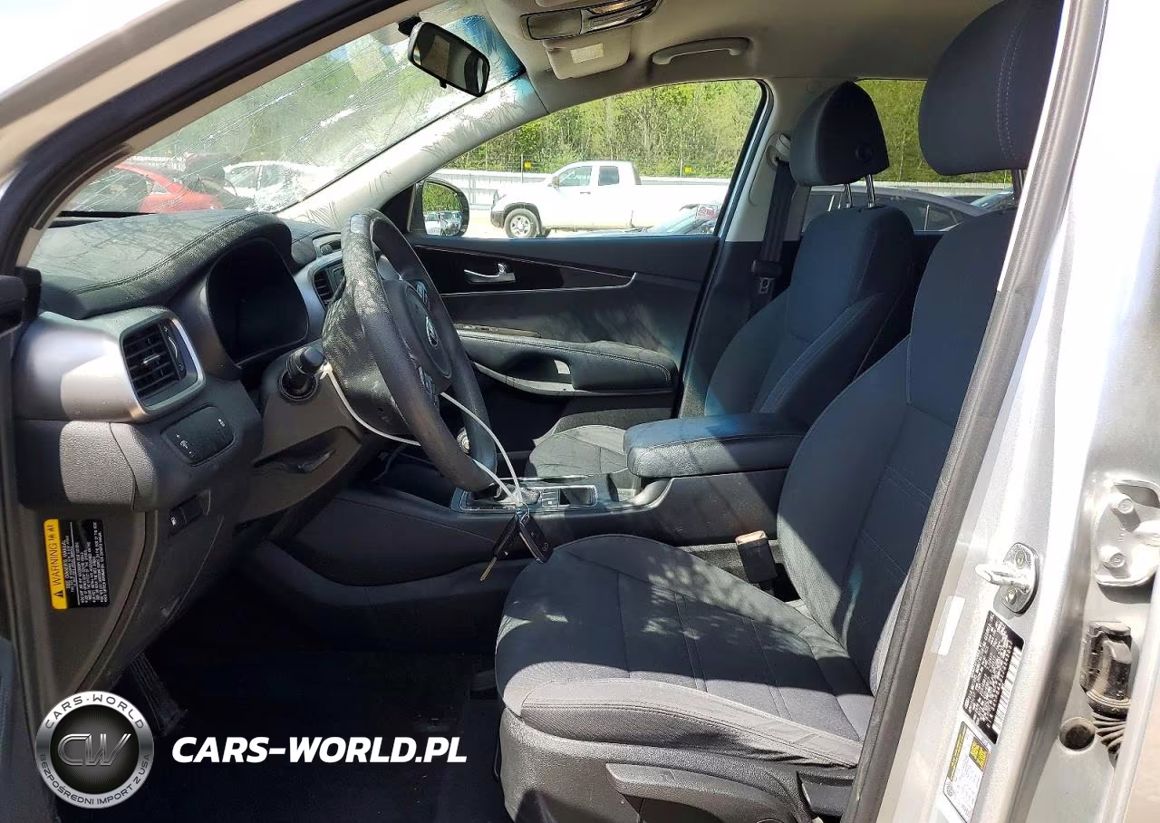 2018 Kia Sorento L VIN:5XYPG4A31JG345057 - 7