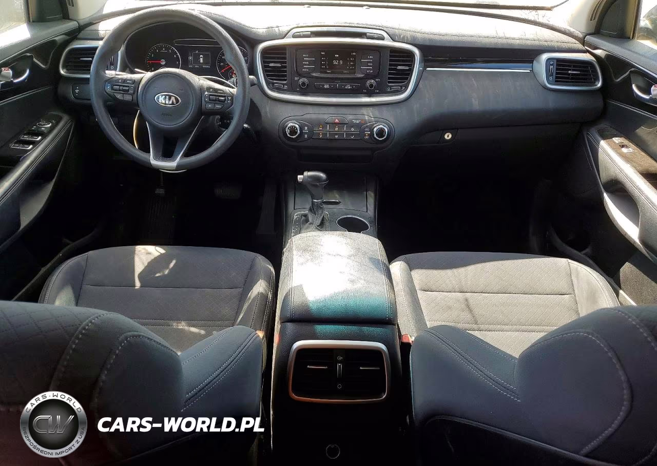 2018 Kia Sorento L VIN:5XYPG4A31JG345057 - 8