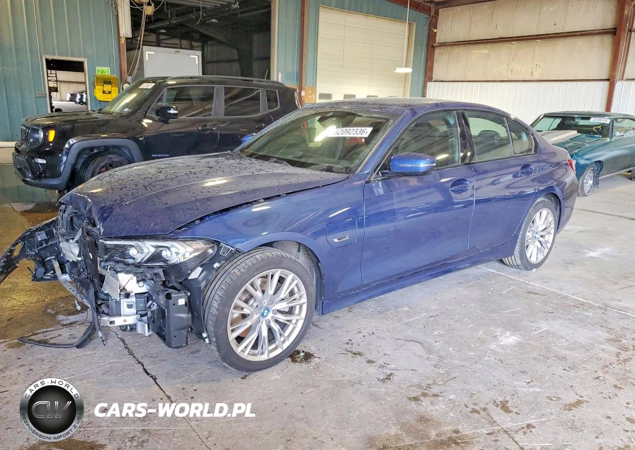 2023 BMW 330Xe – zdjęcie 1 z 12