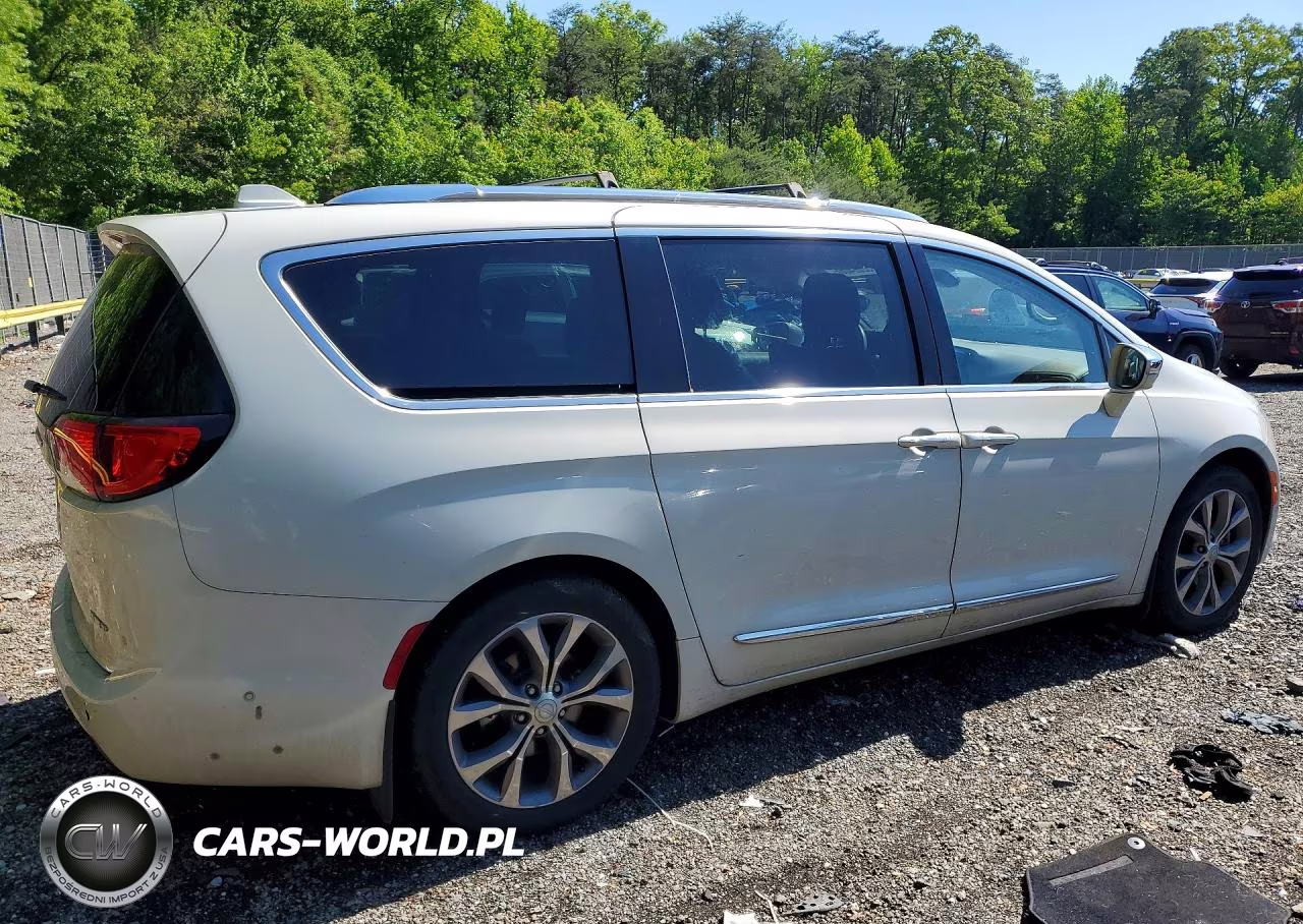 2017 Chrysler Pacifica Limited VIN:2C4RC1GG1HR643112 - 3