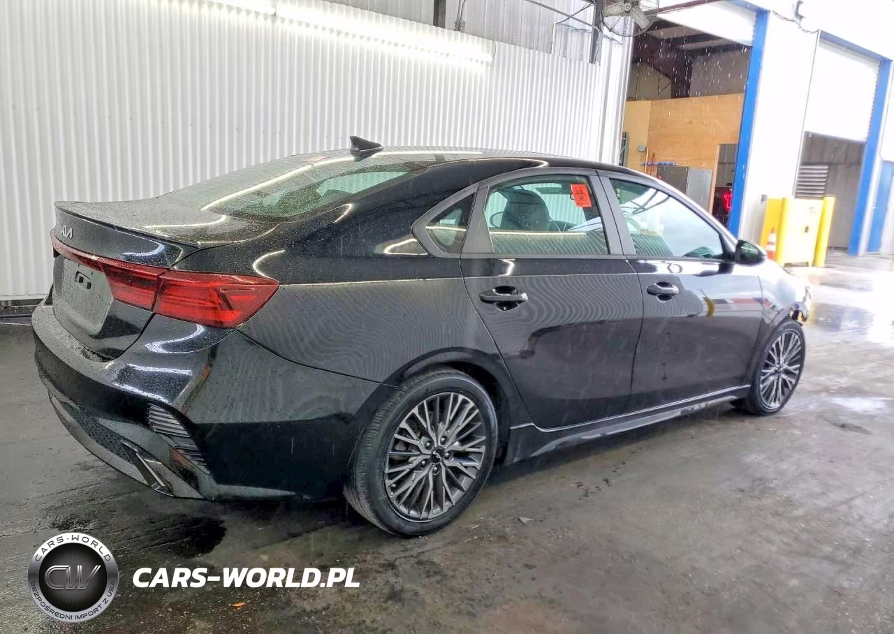 2022 Kia Forte Gt Line VIN:3KPF54AD5NE490261 - 3