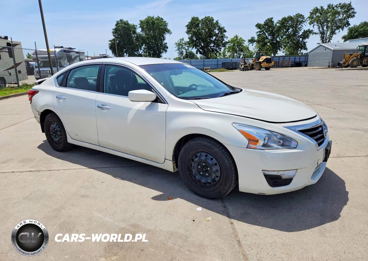 2014 Nissan Altima 2.5 S VIN:1N4AL3AP2EC270853 - 4