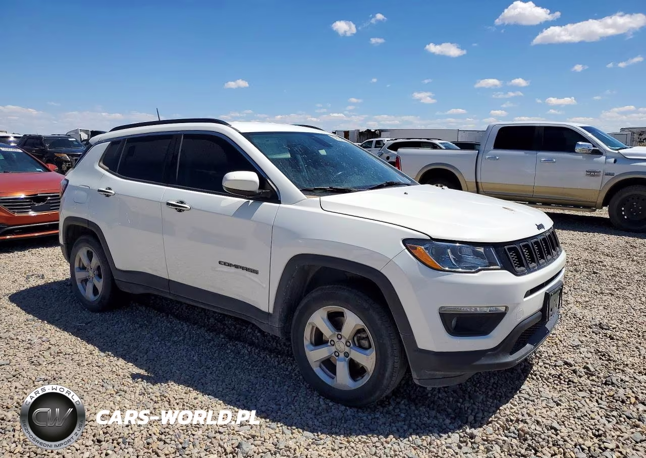 2018 Jeep Compass Latitude VIN:3C4NJDBB9JT239513 - 4