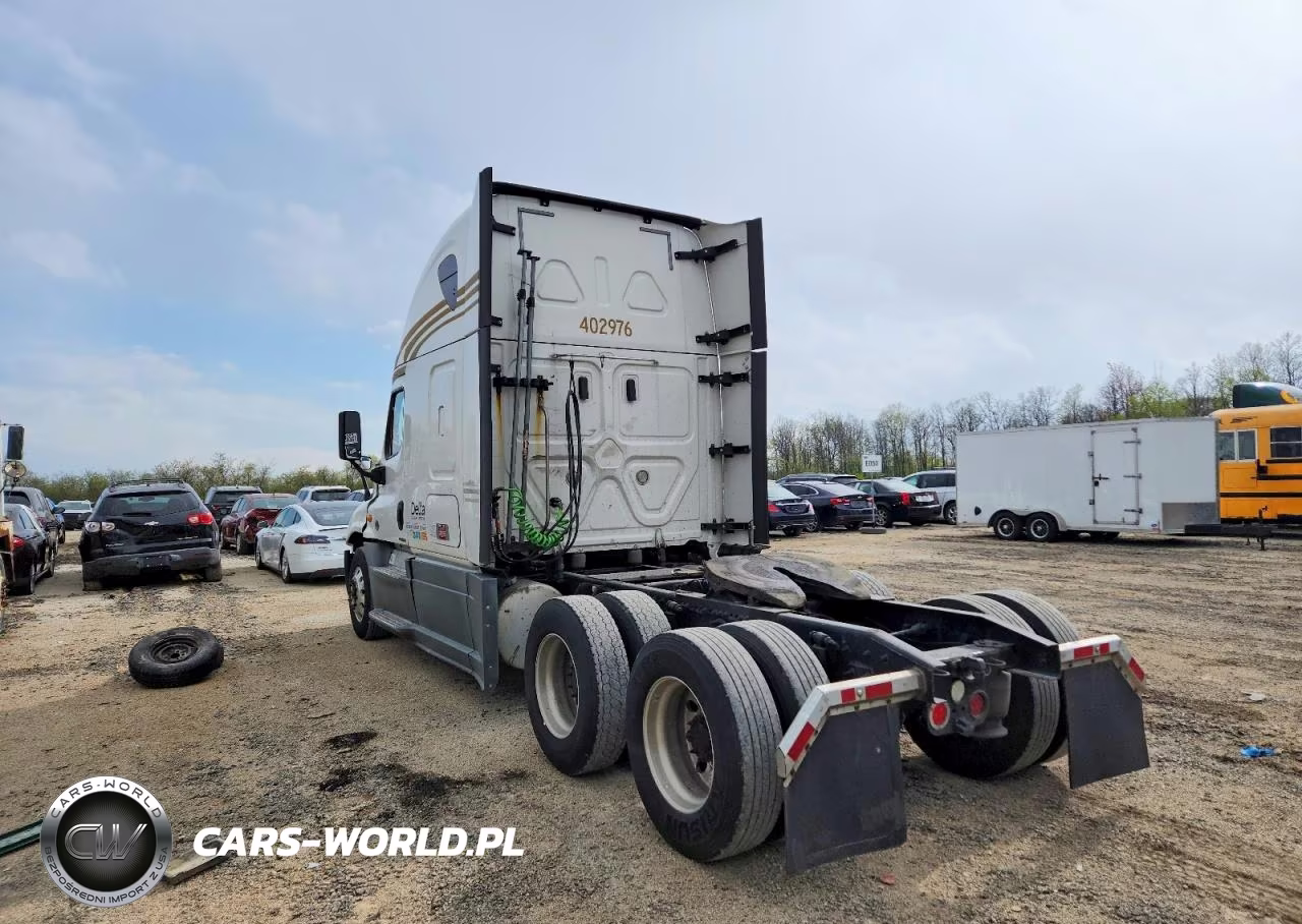 2018 Freightliner Cascadia 125 VIN:3AKJGLDR4JSJK5347 - 3