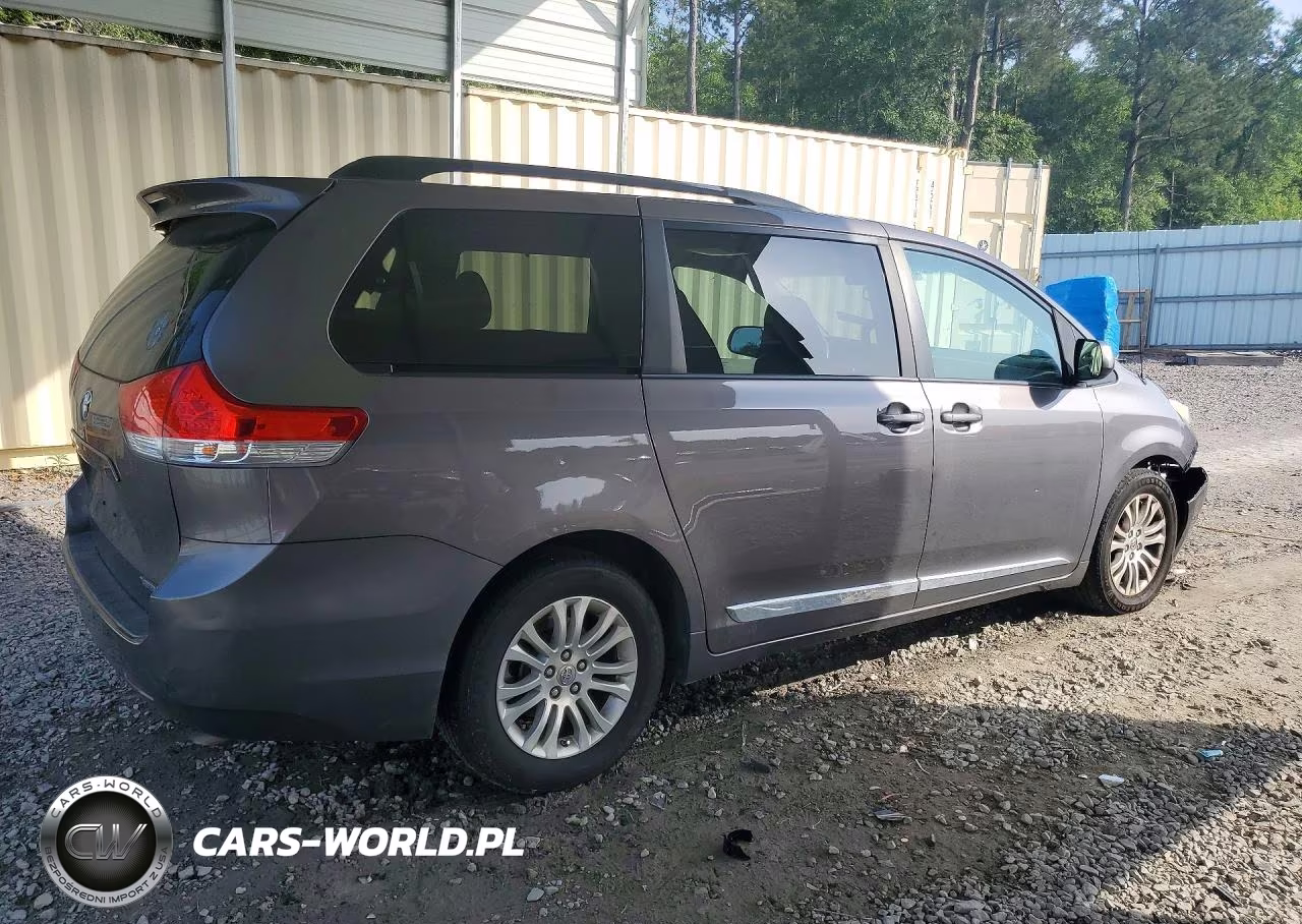 2013 Toyota Sienna Xle 8-Passenger VIN:5TDYK3DC5DS389773 - 3