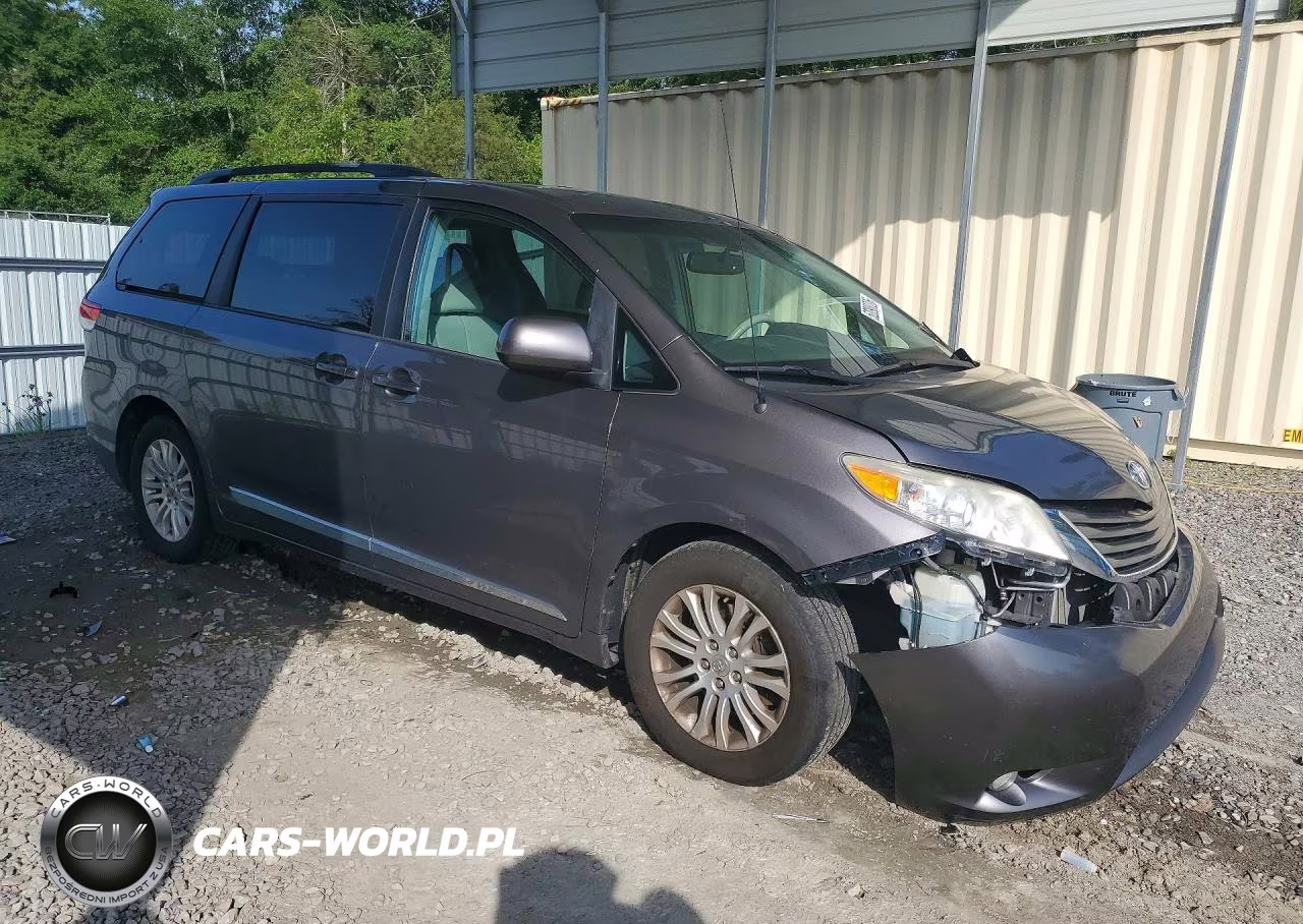 2013 Toyota Sienna Xle 8-Passenger VIN:5TDYK3DC5DS389773 - 4