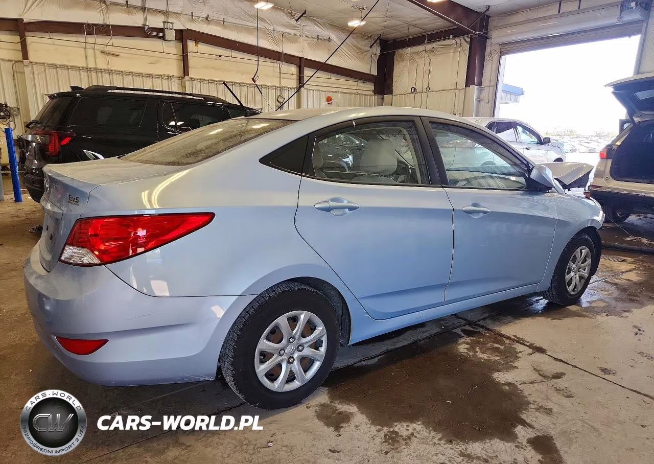 2013 Hyundai Accent 4D VIN:KMHCT4AE8DU317525 - 3