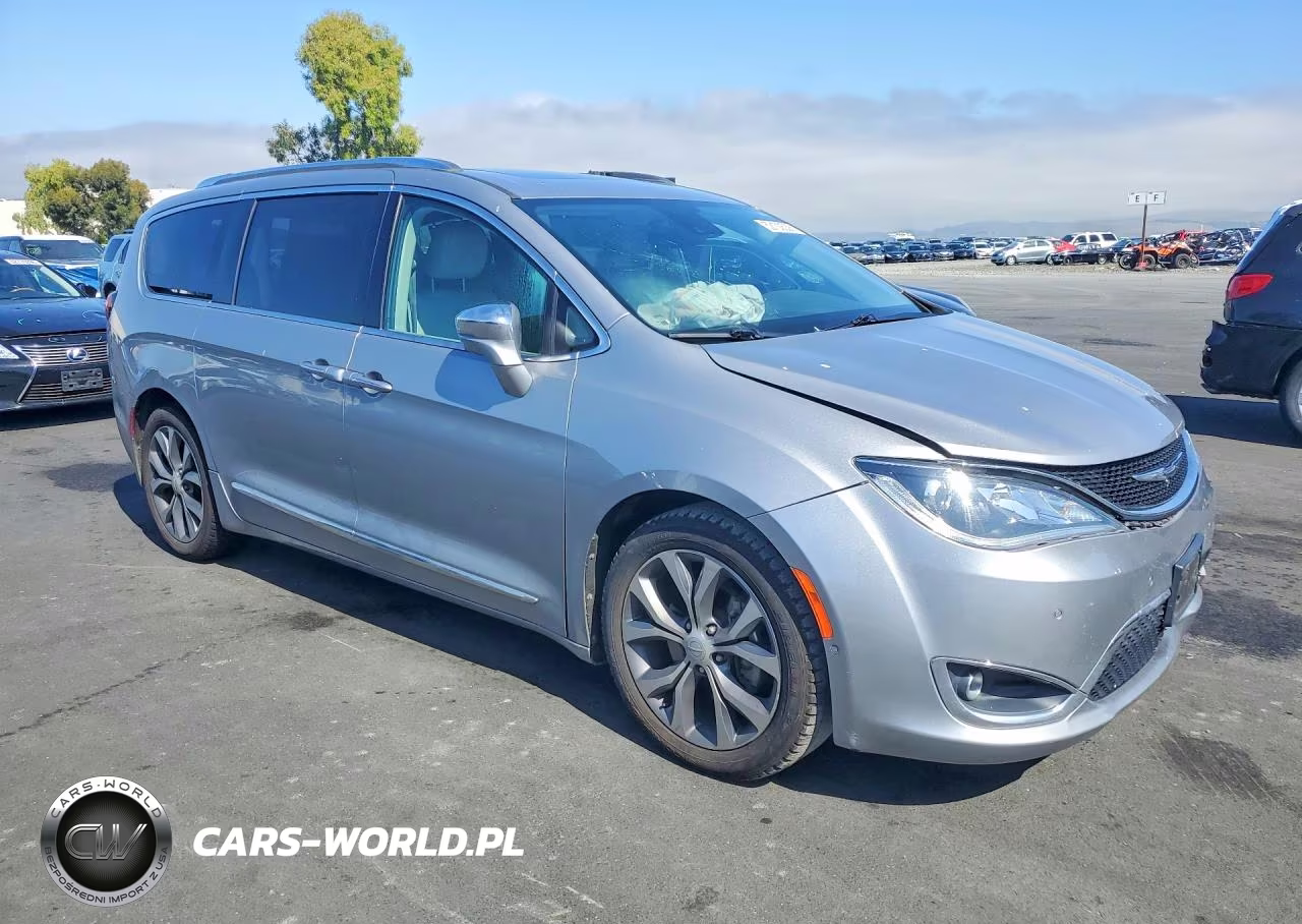 2017 Chrysler Pacifica Limited VIN:2C4RC1GG6HR659144 - 4