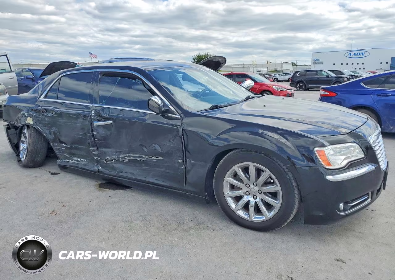 2013 Chrysler 300C VIN:2C3CCAEG3DH573352 - 4