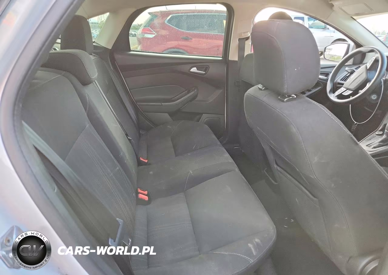 2016 Ford Focus Se VIN:1FADP3F23GL363477 - 10