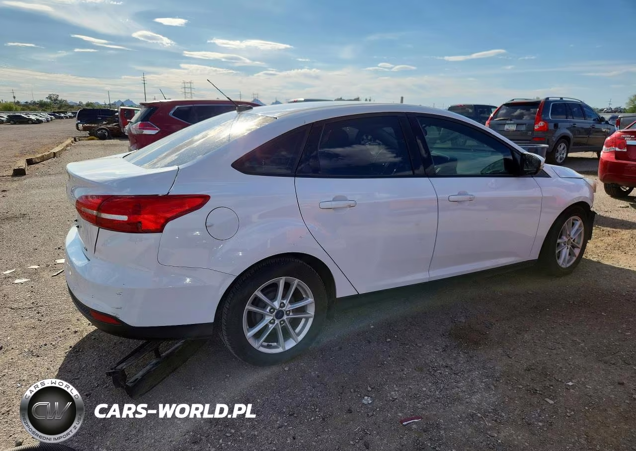 2016 Ford Focus Se VIN:1FADP3F23GL363477 - 3