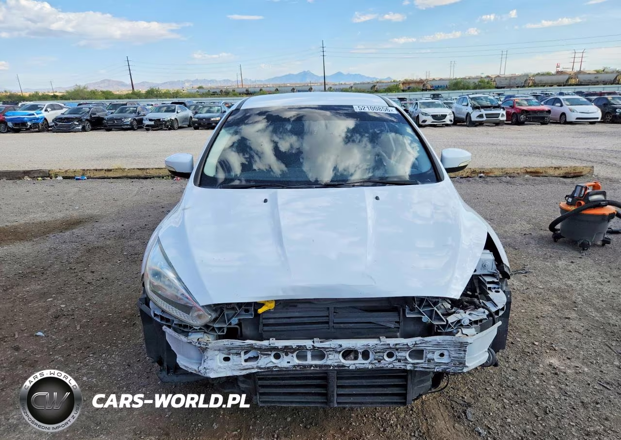 2016 Ford Focus Se VIN:1FADP3F23GL363477 - 5