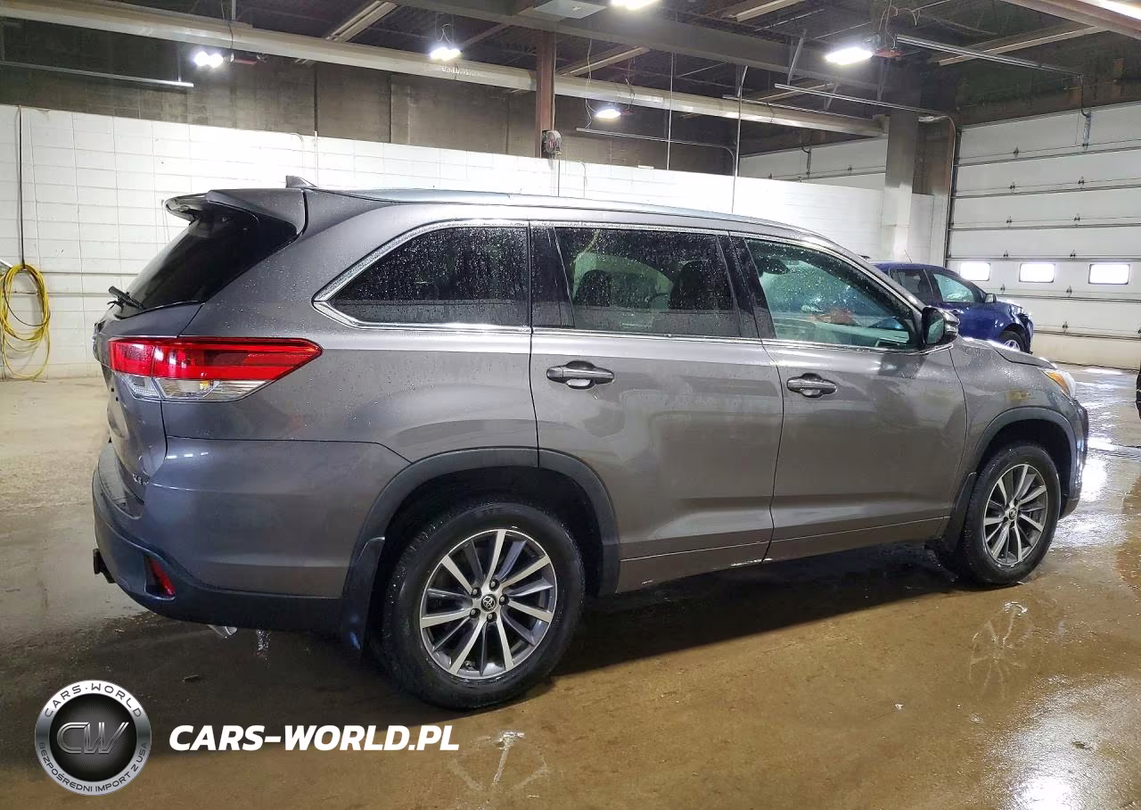 2017 Toyota Highlander Xle VIN:5TDJZRFH3HS367589 - 3