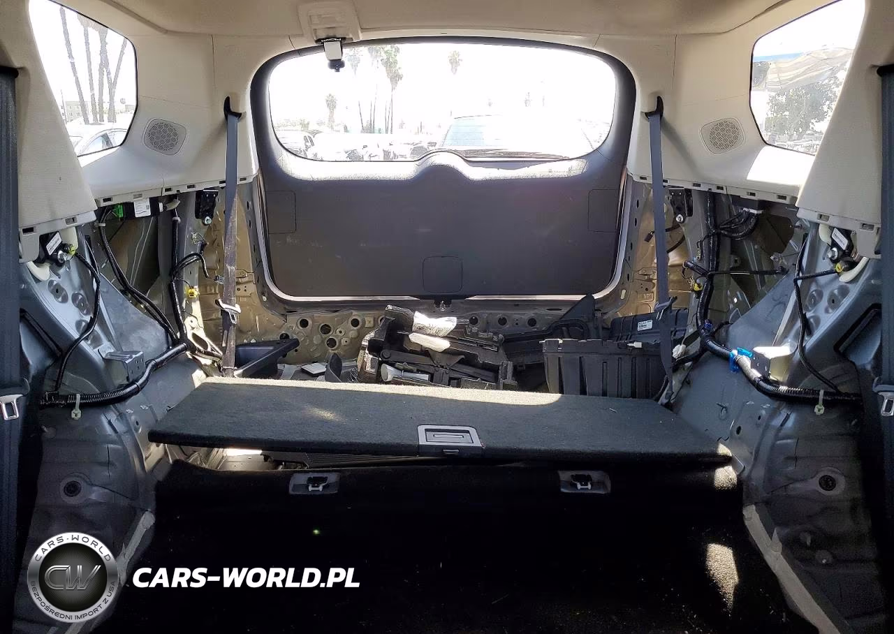 2025 Honda Pilot Touring VIN:5FNYG2H7XSB025312 - 10