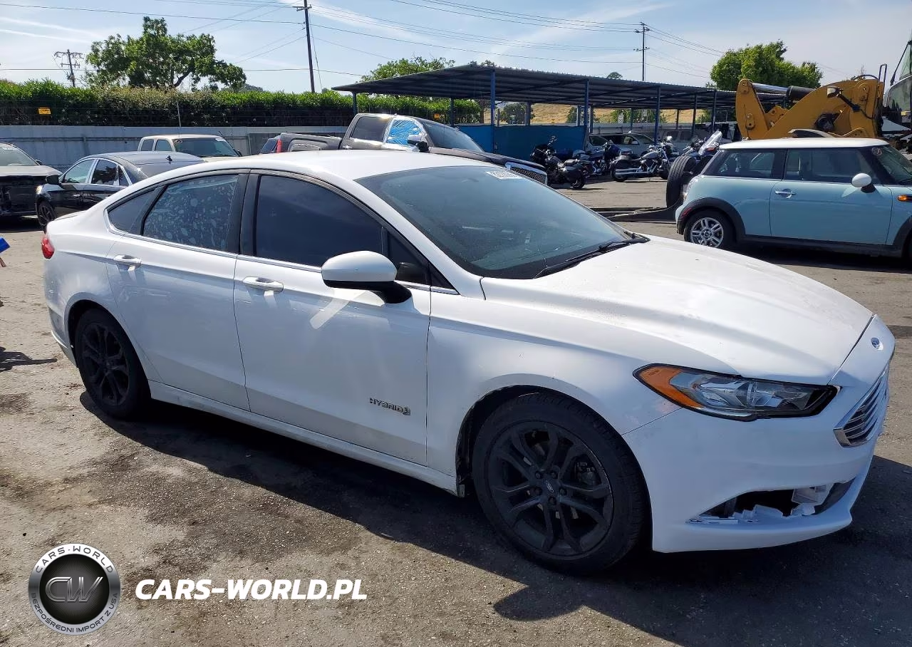 2018 Ford Fusion Se Hybrid VIN:3FA6P0LUXJR116818 - 4