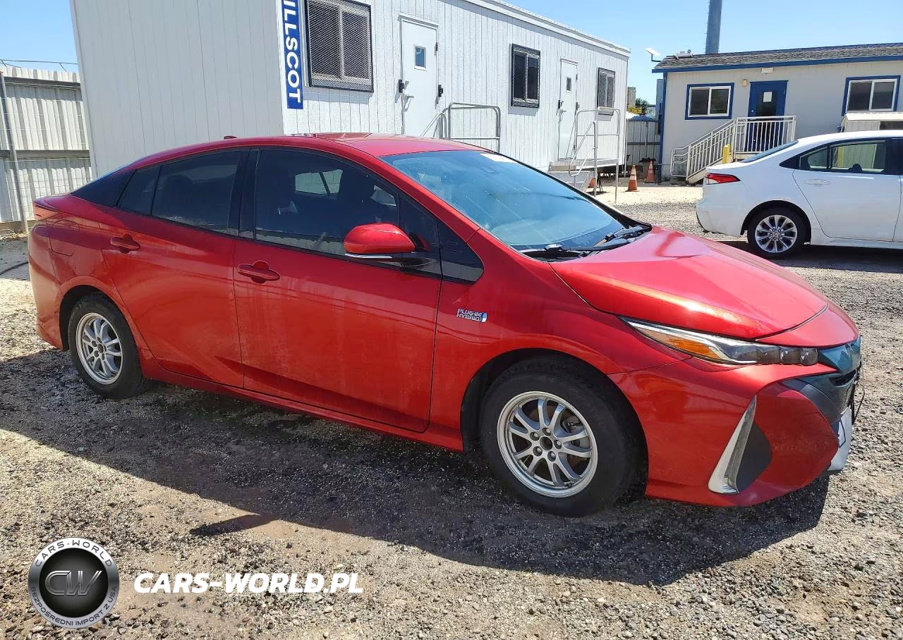 2018 Toyota Prius Prime VIN:JTDKARFP3J3095796 - 4
