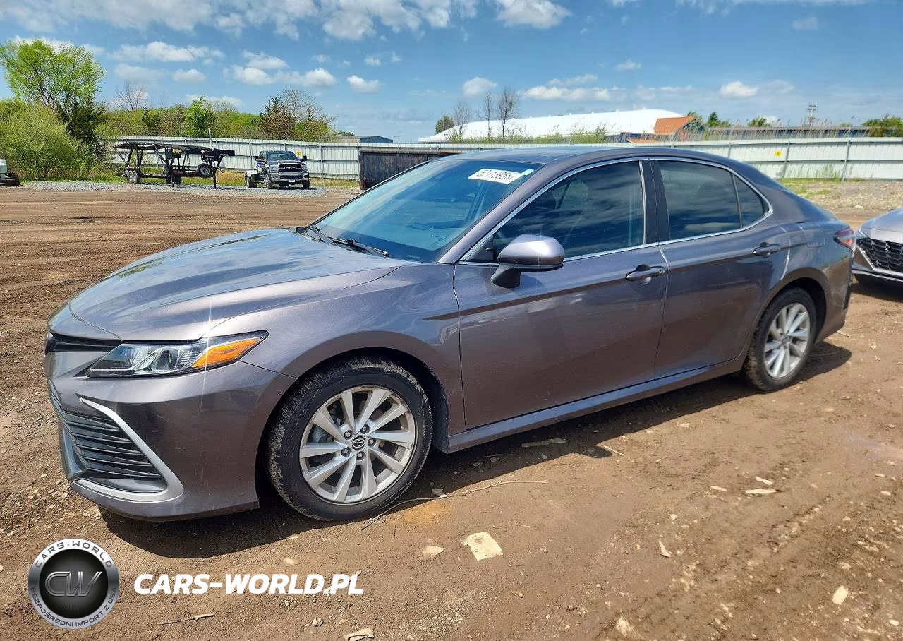 2021 Toyota Camry Le – zdjęcie 1 z 12
