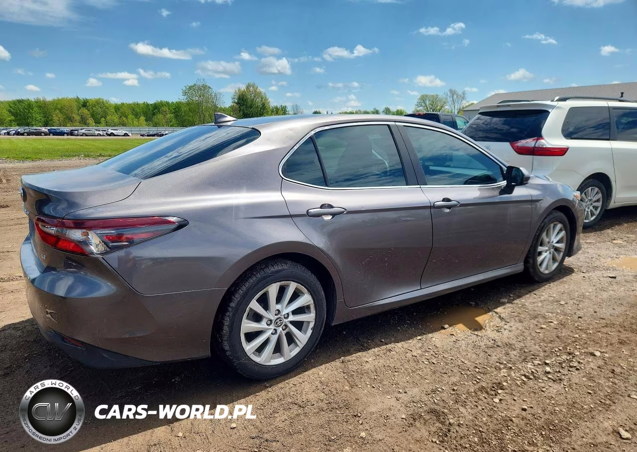 2021 Toyota Camry Le VIN:4T1C11AK2MU616051 - 3